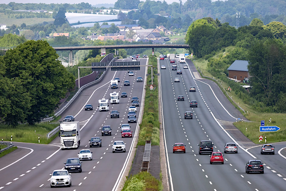 Ein Vorschlag: Autobahnen sanieren, statt neue zu bauen.&nbsp;