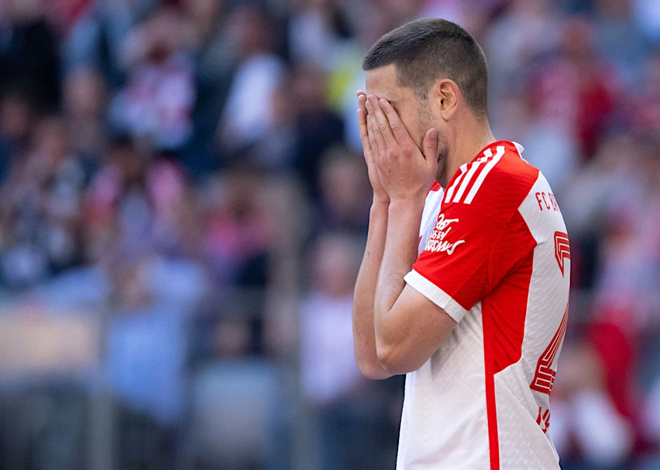ARCHIV - Der Portugiese Raphael Guerreiro wird die EM verpassen.  