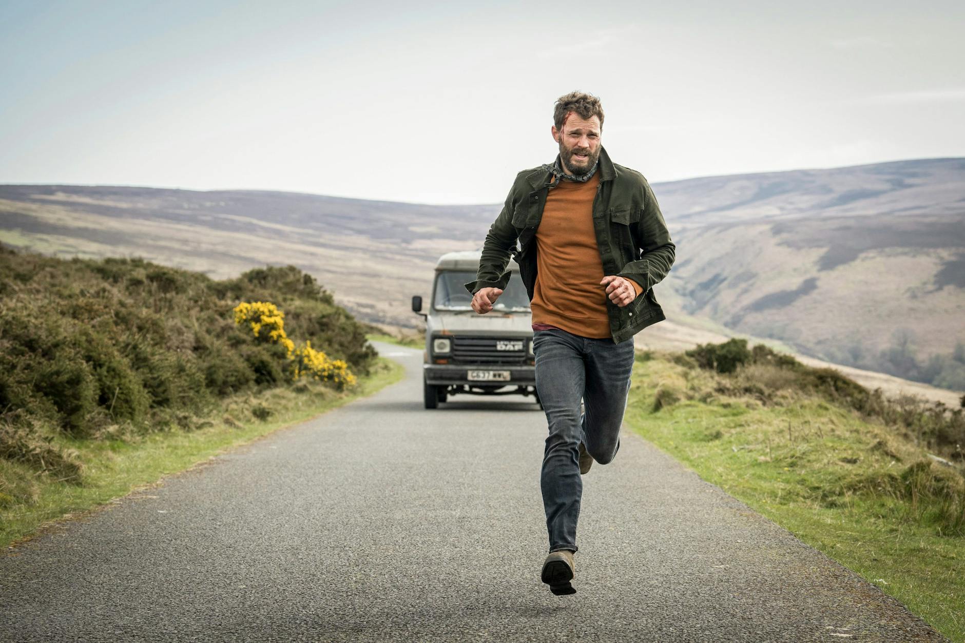 Andere Landschaft, bekannte Situation: Elliot Stanley (Jamie Dornan) ist mal wieder auf der Flucht.