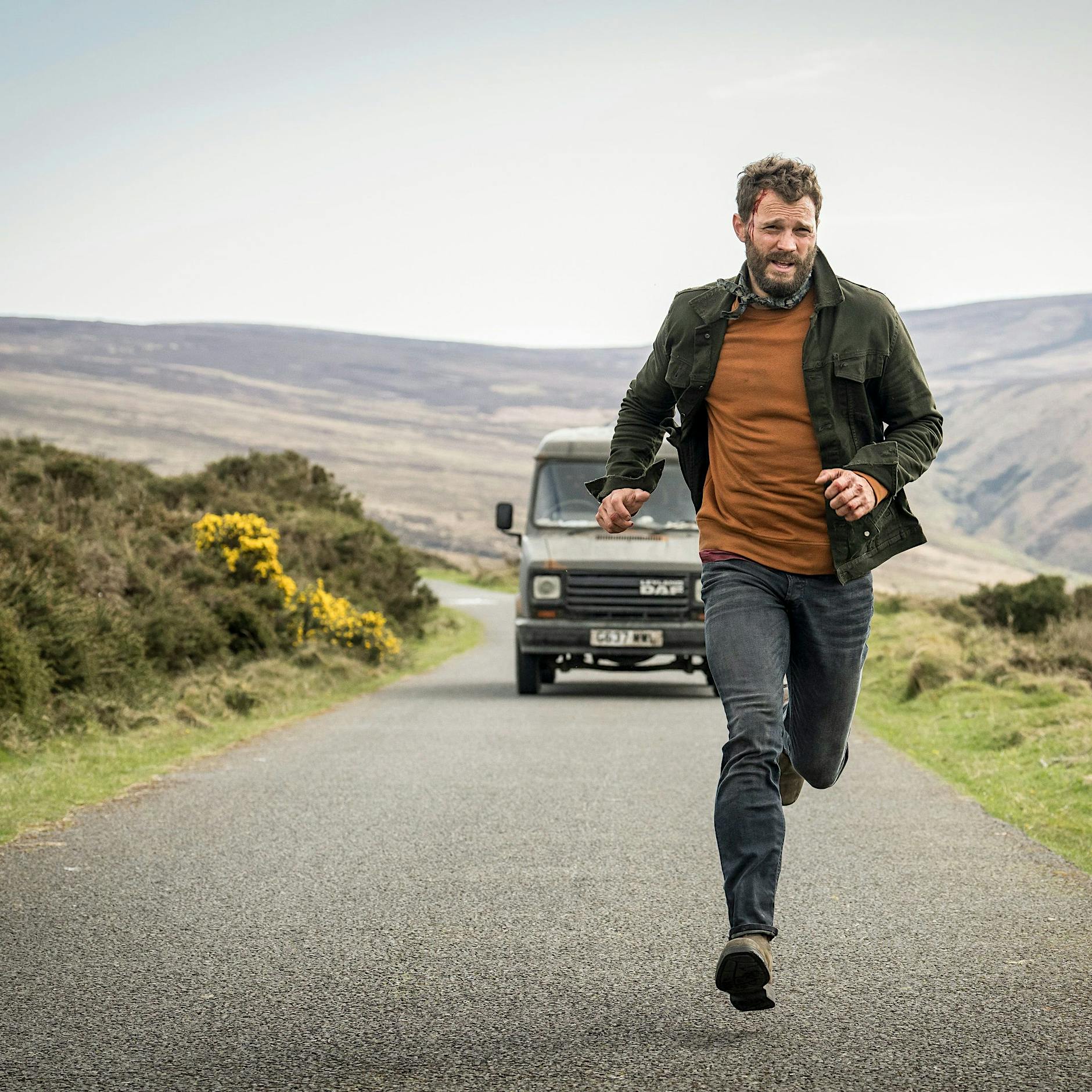 „The Tourist“ in der ZDF-Mediathek: Jamie Dornan verschlägt es vom Outback auf die Grüne Insel