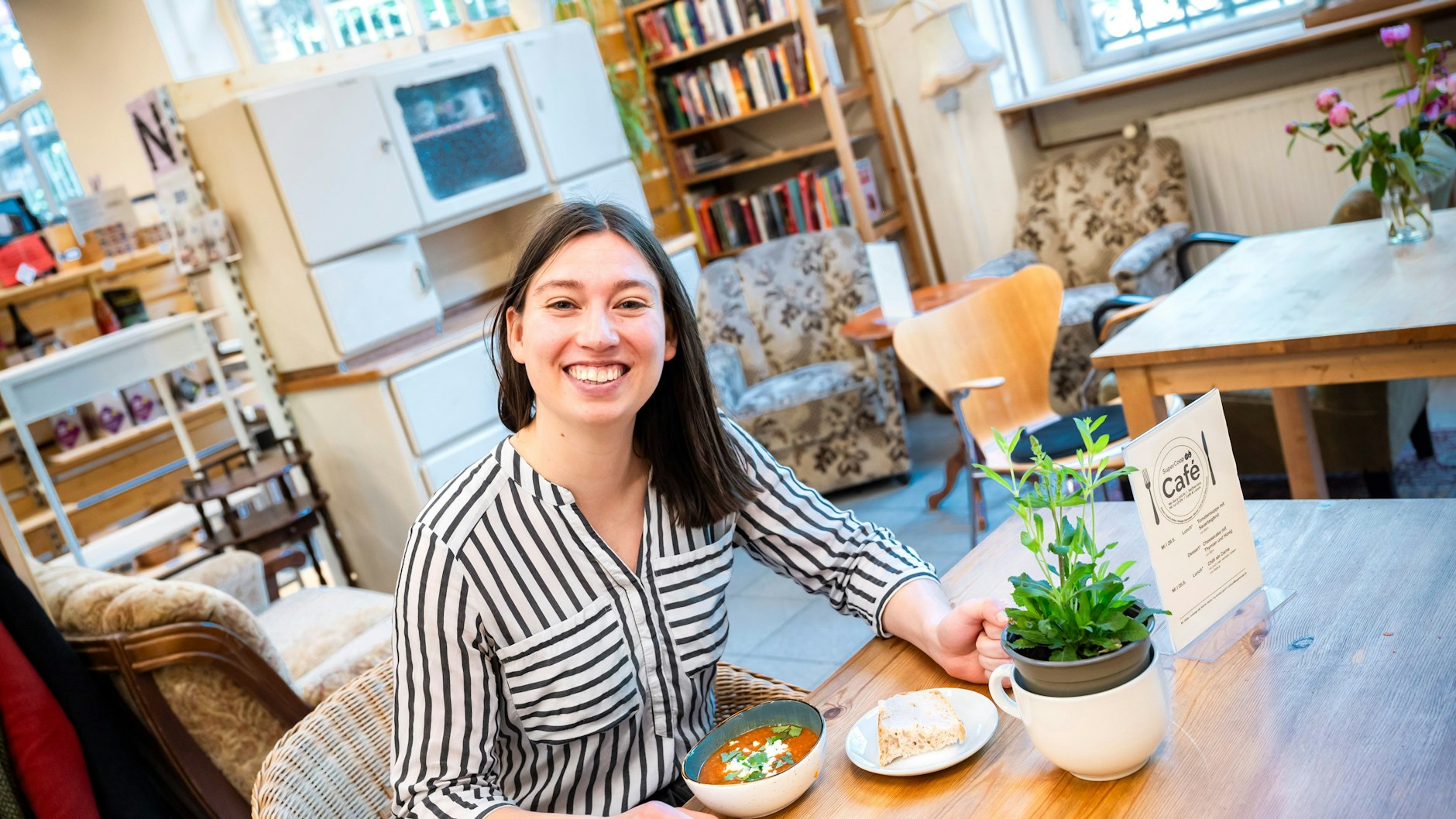 Johanna Kühner ist eine der fünf hauptamtlichen Mitarbeiterinnen. Die Mitglieder packen ebenso mit an.