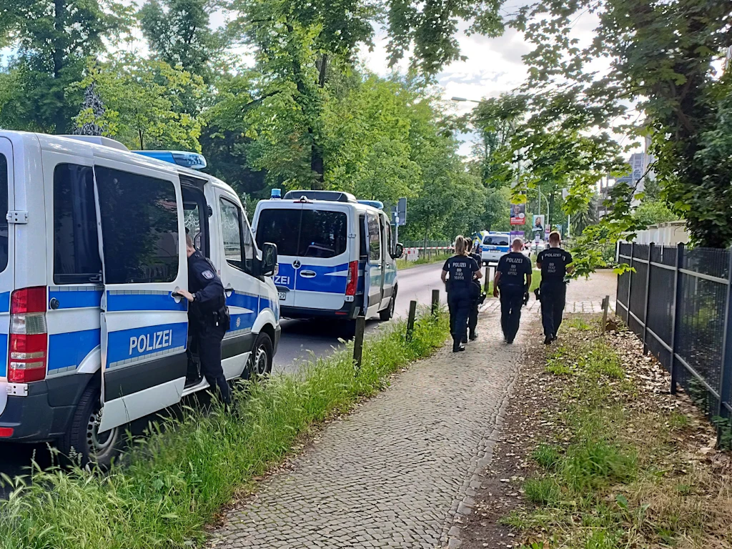 Verdächtiger festgenommen: Wachmann in Flüchtlingsheim tödlich attackiert