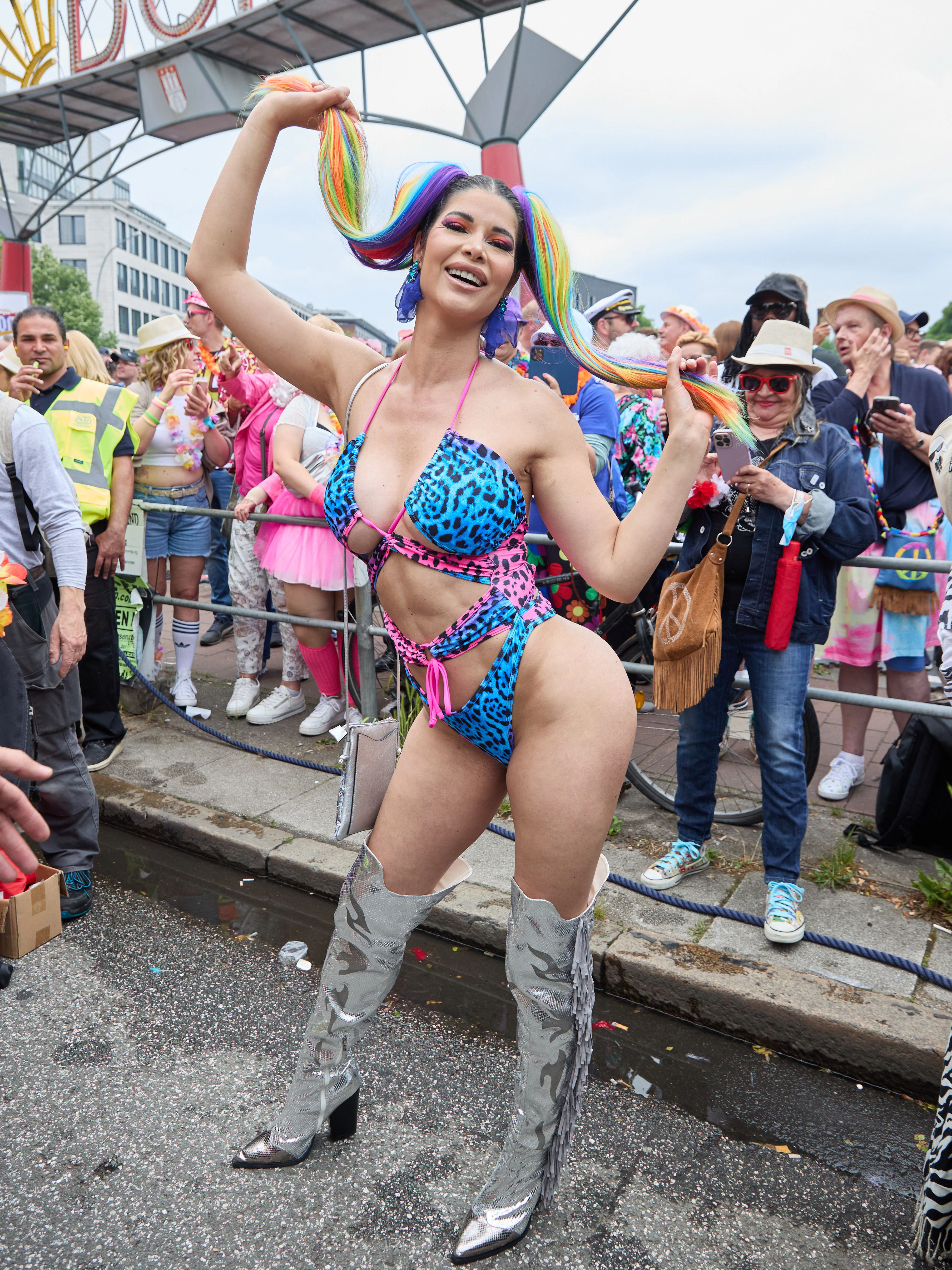 Micaela Schäfer wählte für den Schlagermove ein besonders freizügiges Outfit.