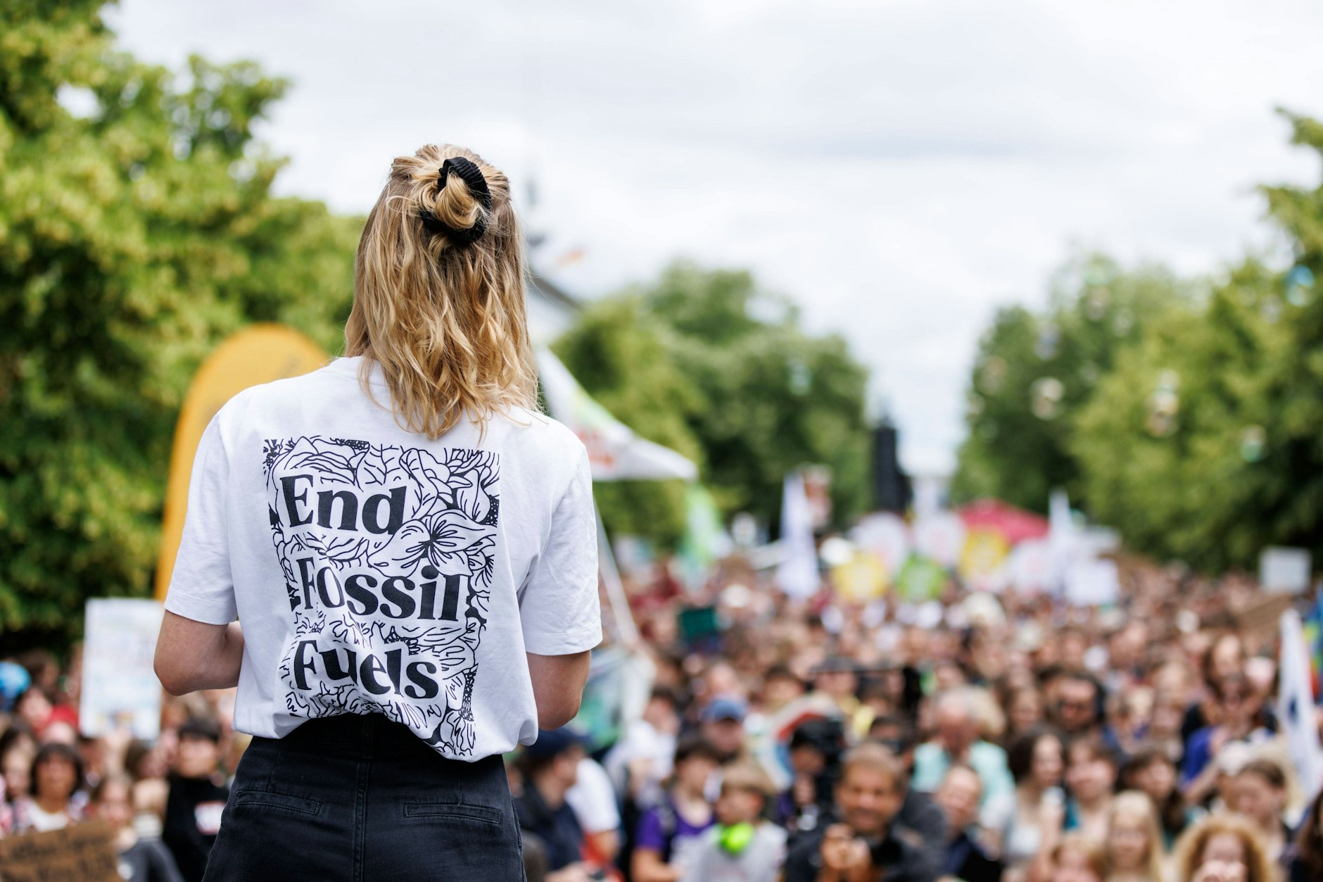 Carla Reemtsma, Klimaschutzaktivistin von Fridays For Future, während einer Rede zum Klimastrike zur EU-Wahl in Berlin.