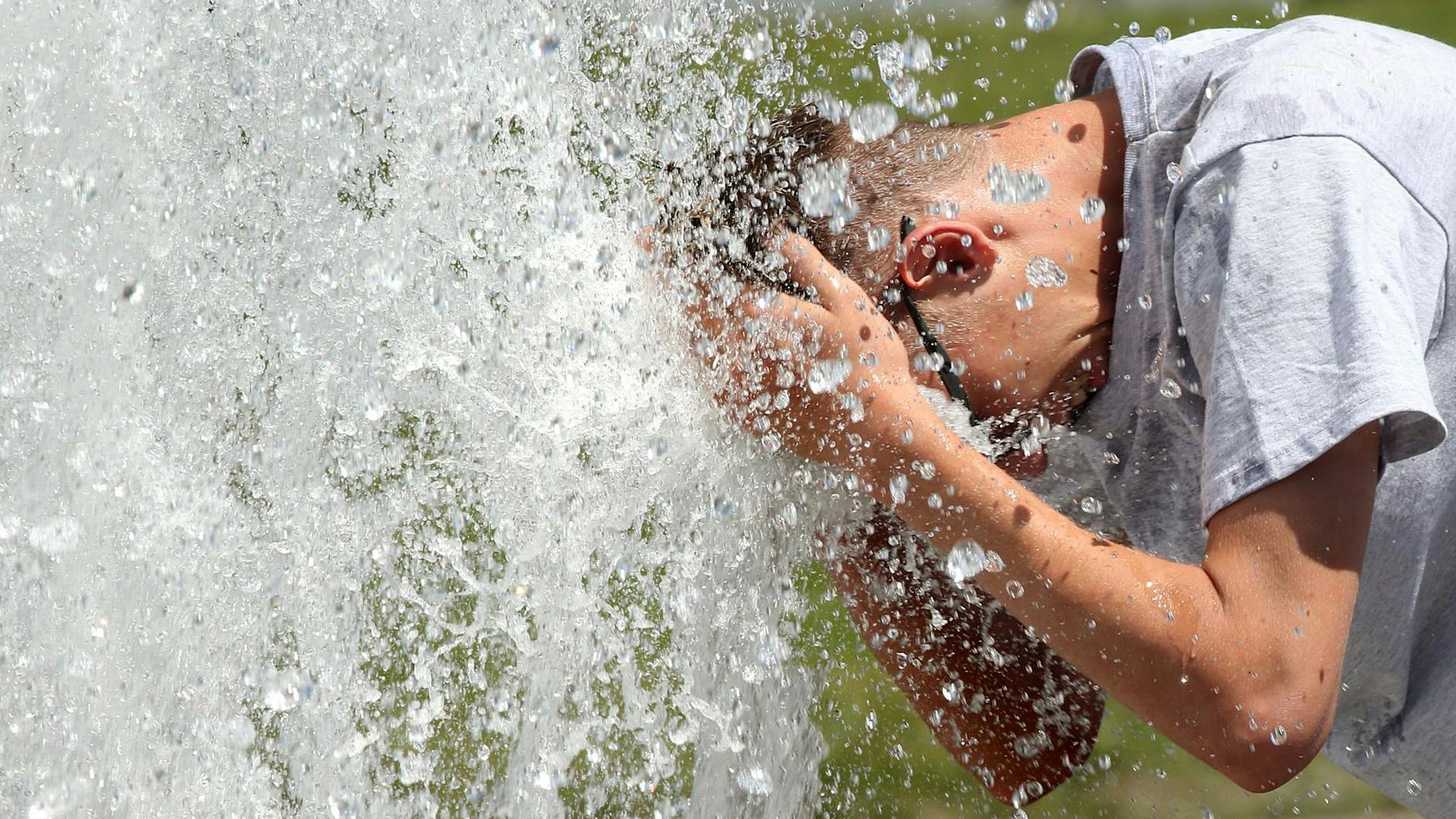 Wasser ist im Kampf gegen die Hitze unentbehrlich.