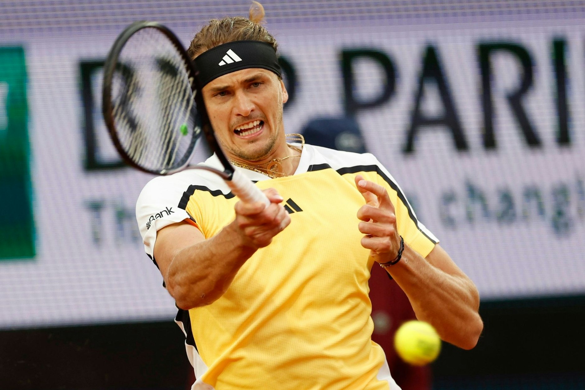 Alexander Zverev ist beim Prozess nicht anwesend, er spielt in Paris bei den French Open. 