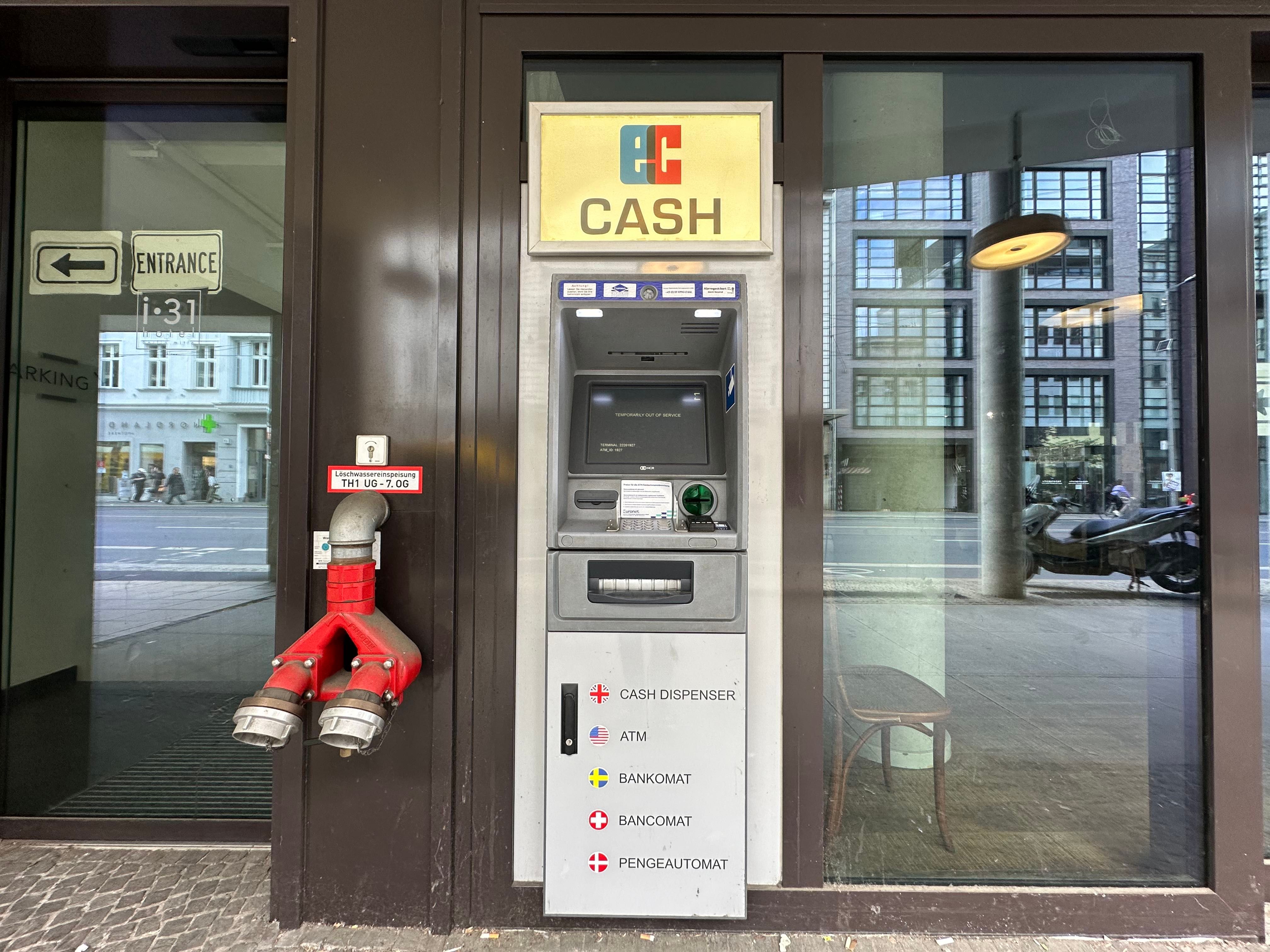 Geldautomaten in Berlin: Schrottreife Computer in erbarmungswürdigem Zustand