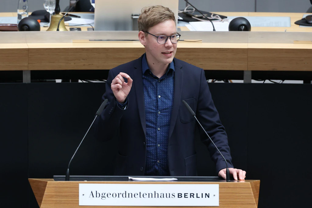 Rechtsextreme Anschlagsserie in Neukölln: Ausschuss klagt gegen Berliner Gericht