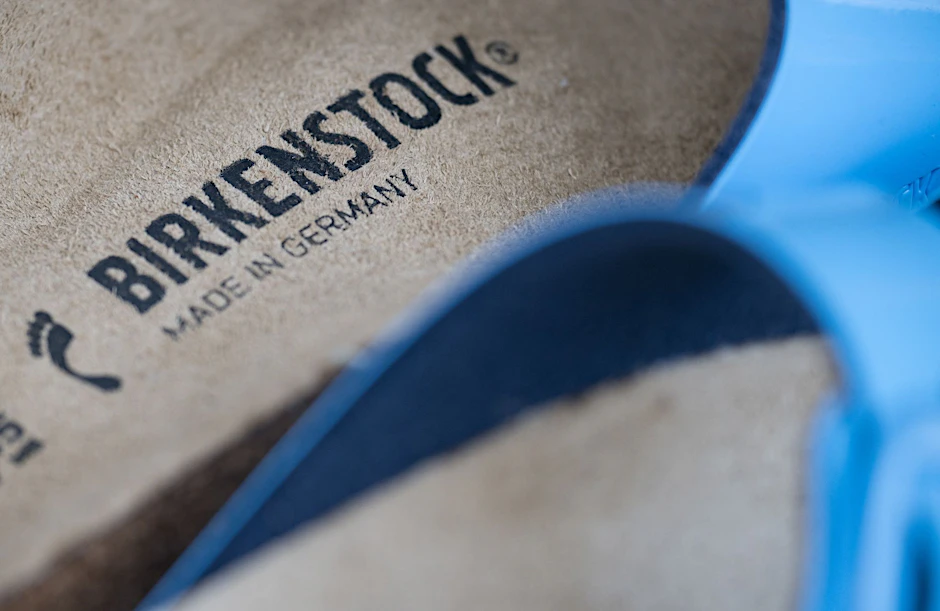 ARCHIV - Unter dem Strich sprang Birkenstocks Quartalsgewinn um 45 Prozent auf 72 Millionen Euro nach oben.  