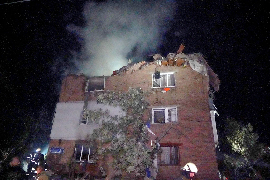 Russischer Angriff auf Charkiw: Wohnhaus getroffen, Ukraine meldet Tote und Verletzte