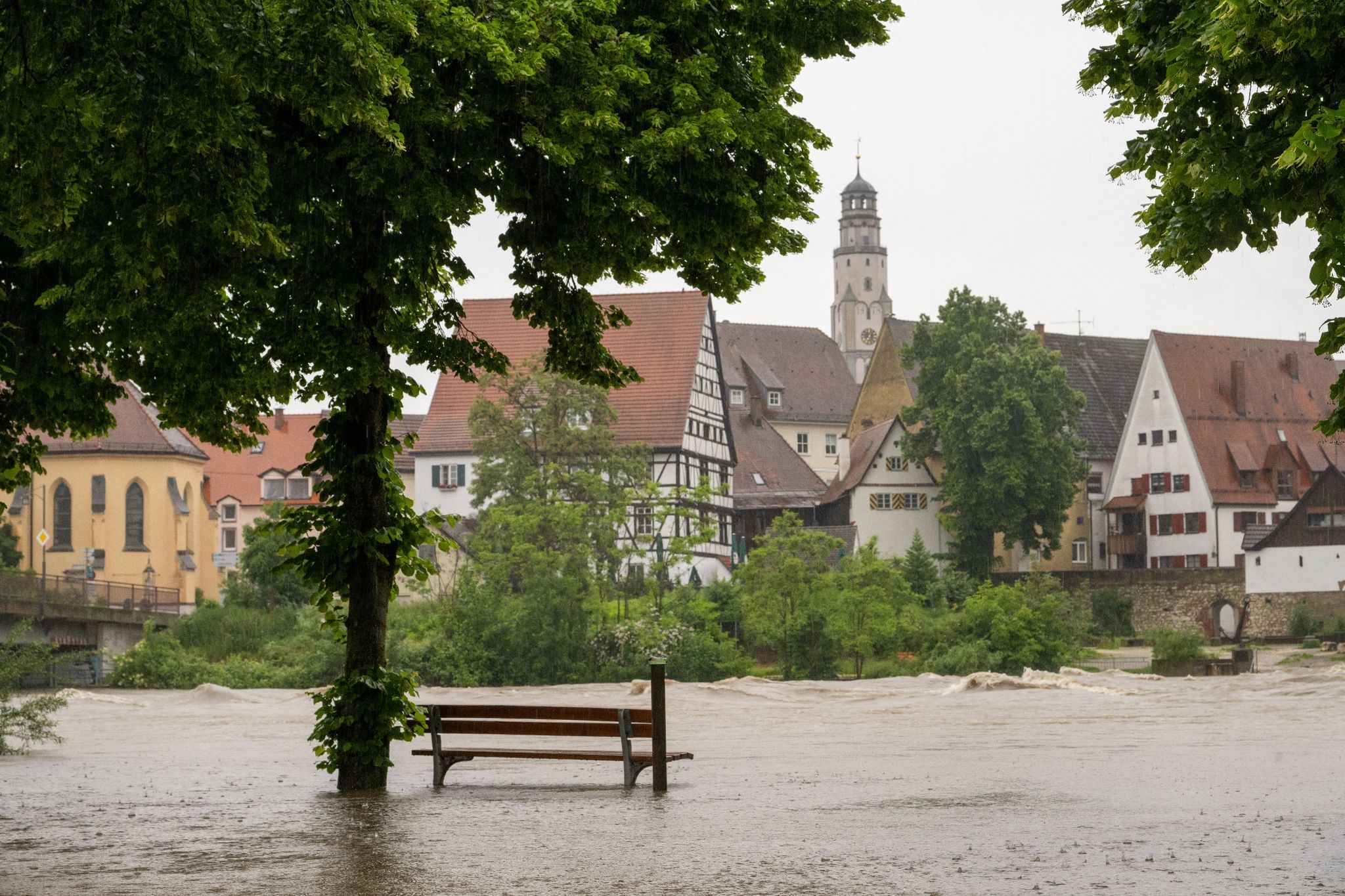 Gewitter, Starkregen, Jahrhunderthochwasser: Unwetter-Warnung für mehrere Bundesländer