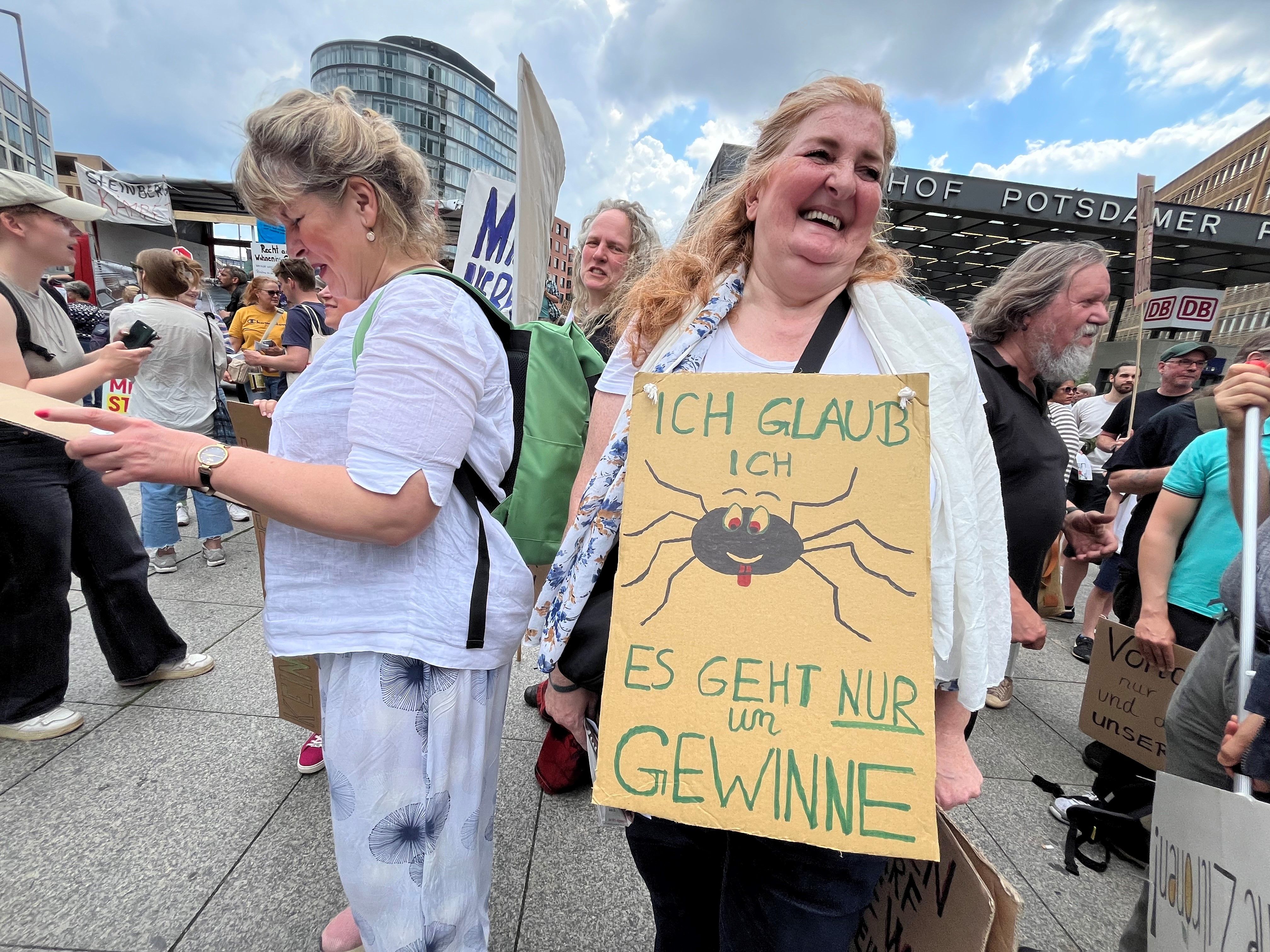 Mietwucher-Tango: Das wurde bei der großen Mieterdemo in Berlin gesungen