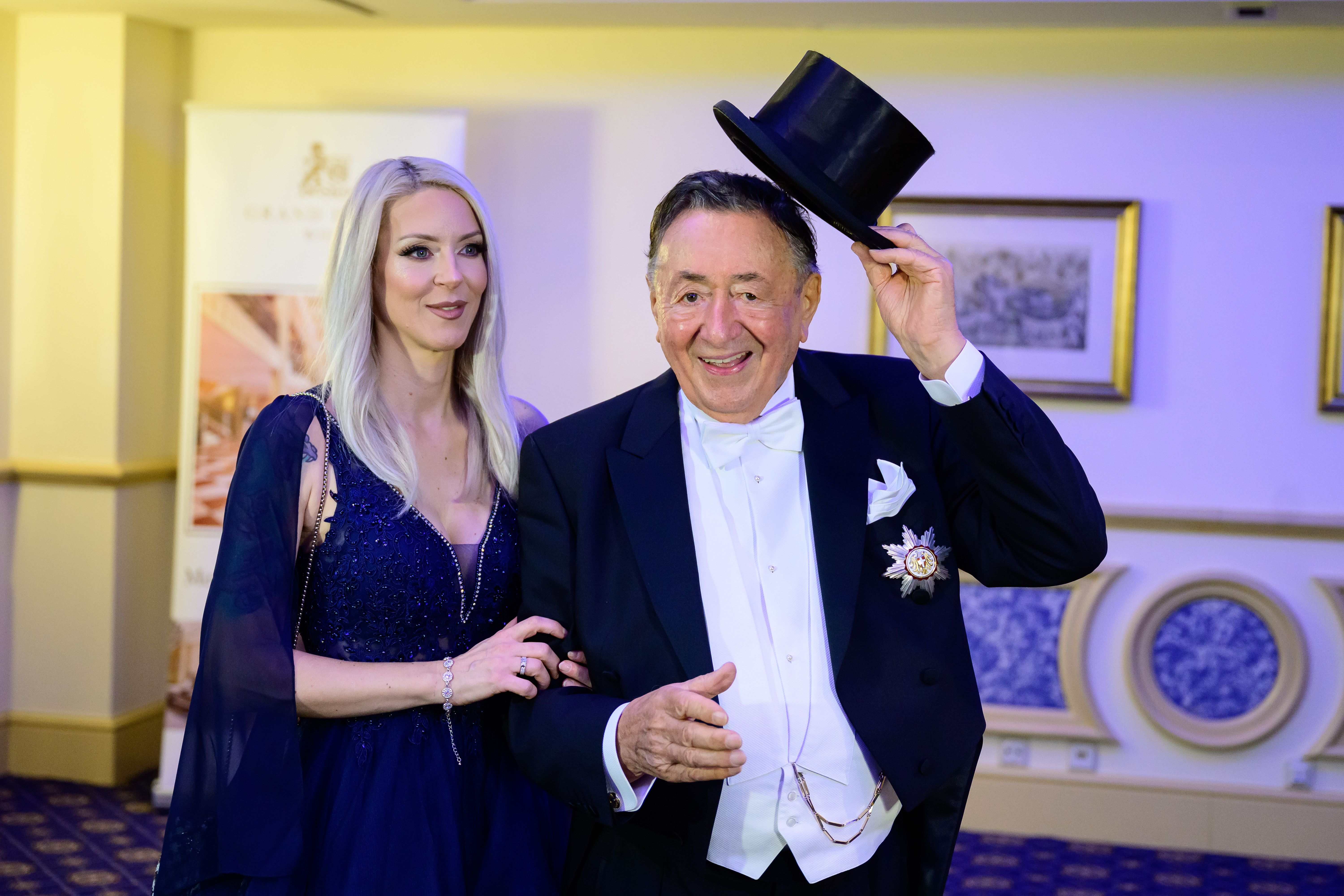 Richard Lugner: Baumarkt-Mitarbeiterin wird „Mörtels“ sechste Ehefrau