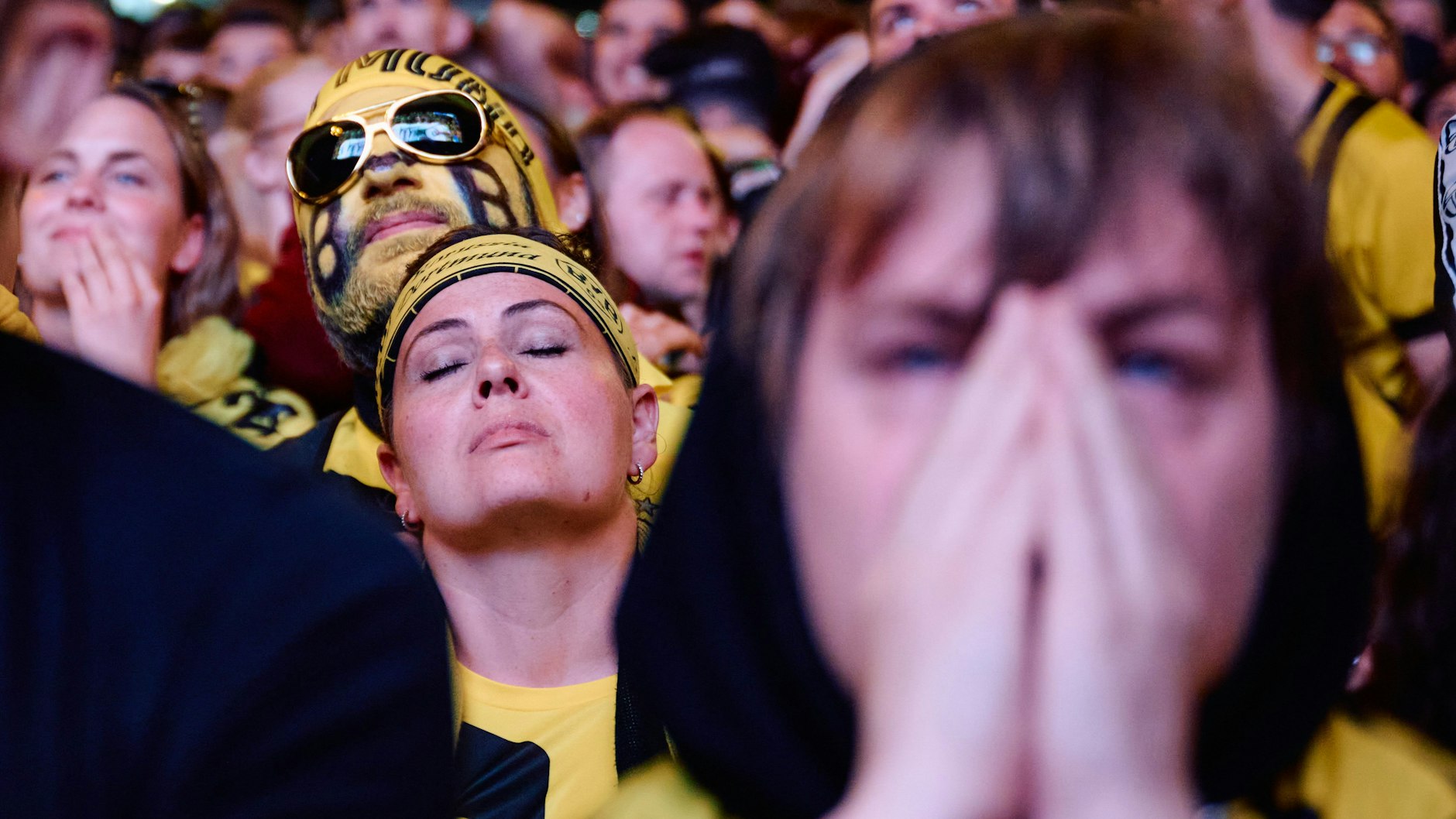 BVB-Fans reagieren auf das 0:1 beim Public Viewing des Champions-League-Finales in Dortmund.