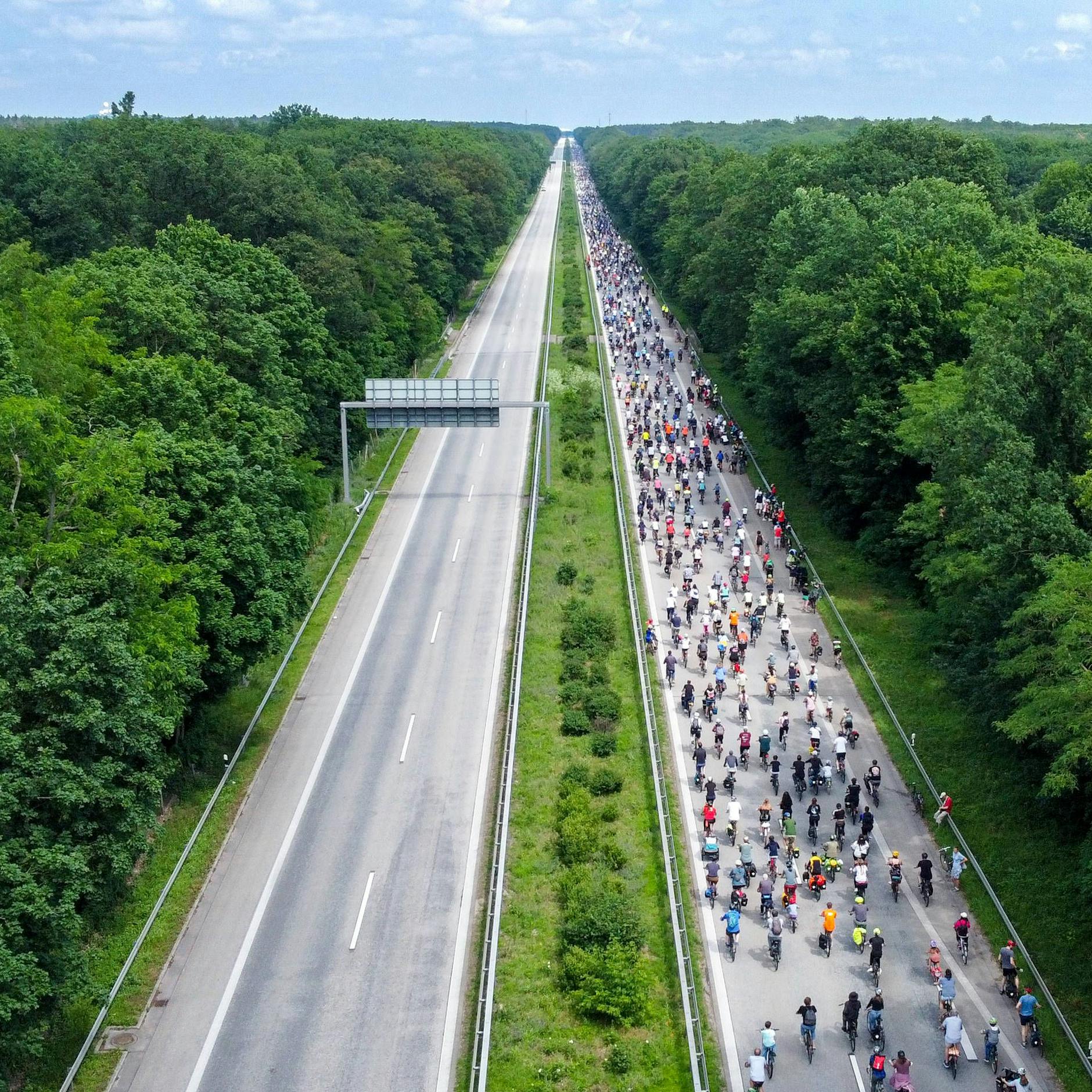 Image - ADFC: Zehntausende beteiligen sich an Fahrrad-Sternfahrt durch Berlin