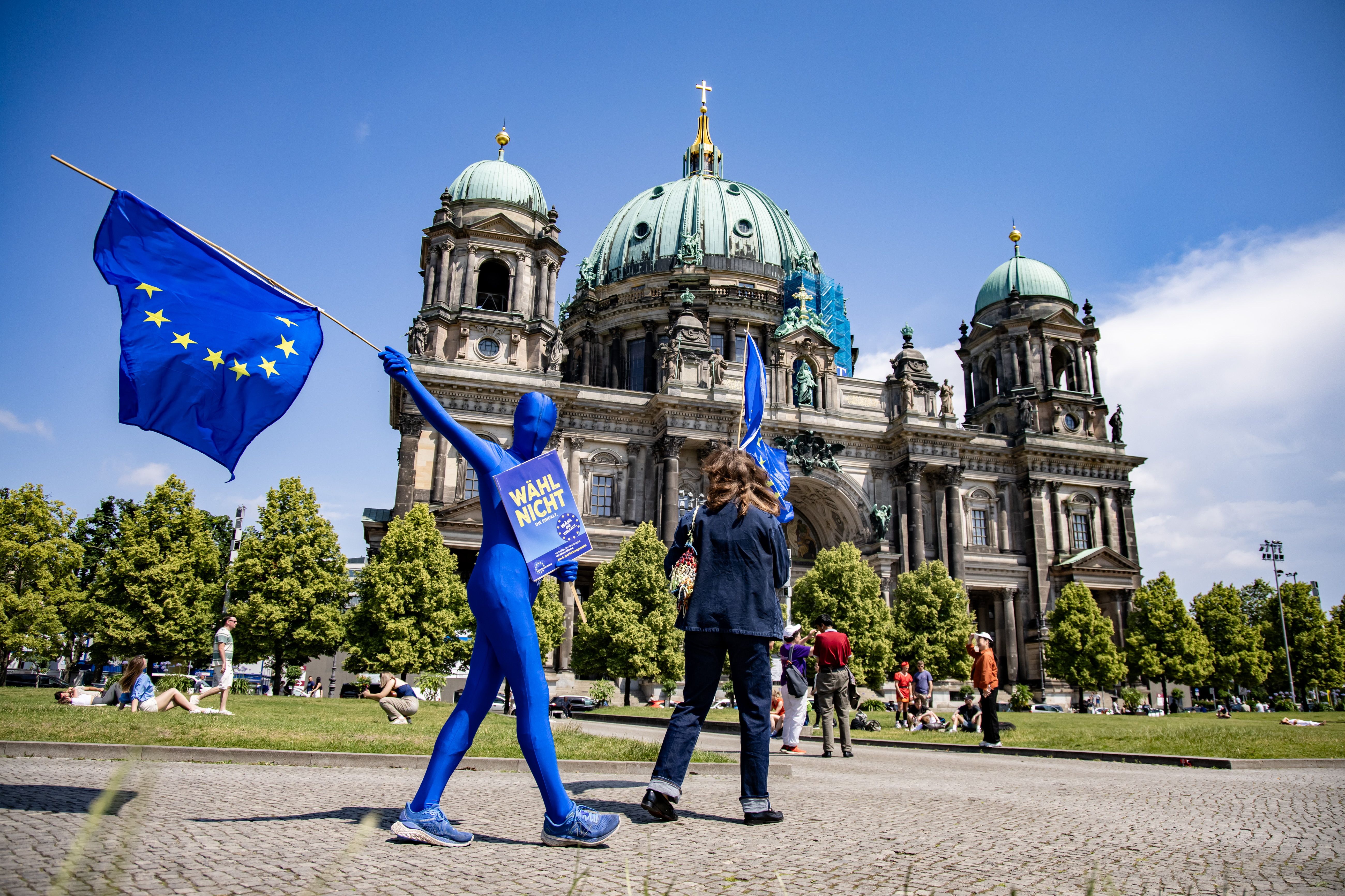Kleinparteien vor der Europawahl: Sonneborn-Partei, Volt und Co. im Wahlkampf in Berlin