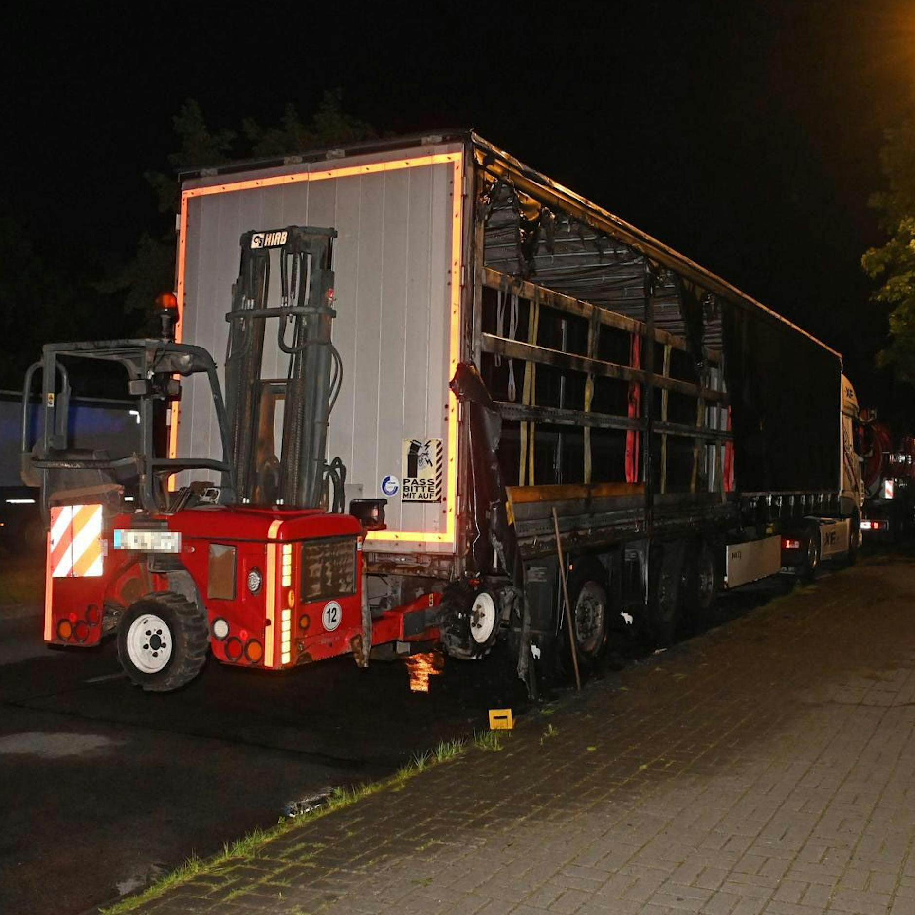 Horror in Marzahn: Unheimlicher Feuerteufel macht Bezirk unsicher!