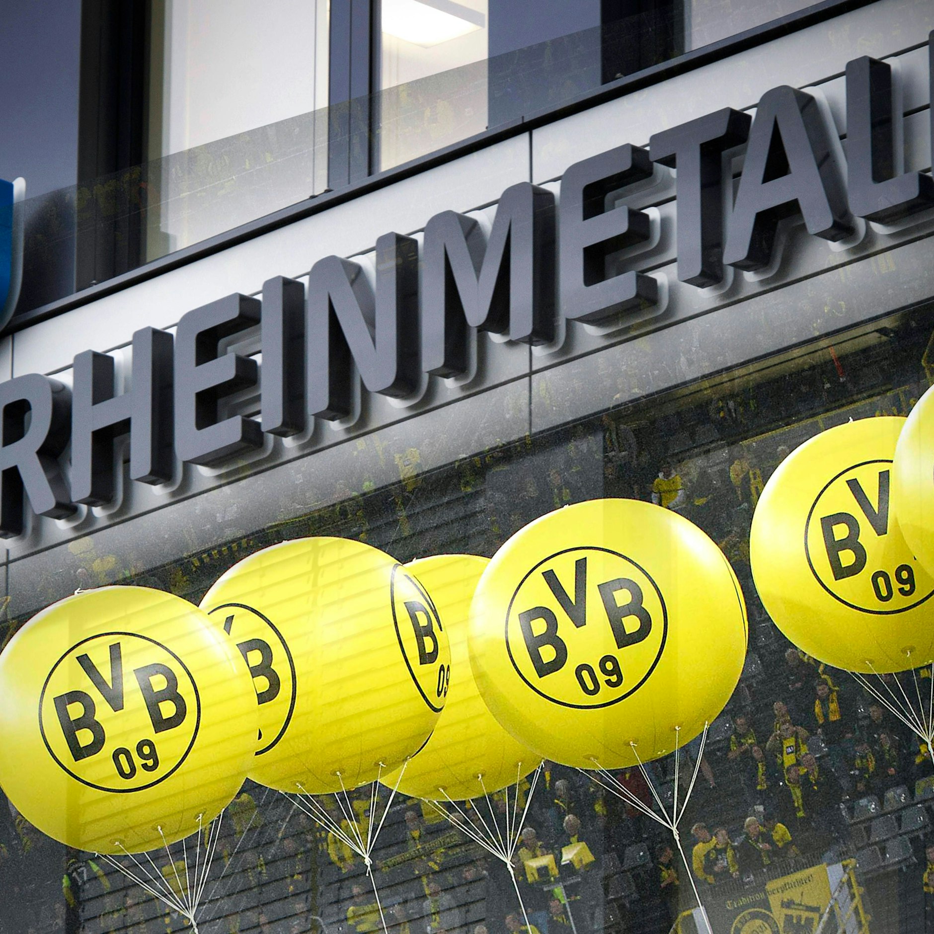 Borussia Dortmund bekommt jetzt Geld vom Rüstungskonzern Rheinmetall. Die Fans sind entsetzt.