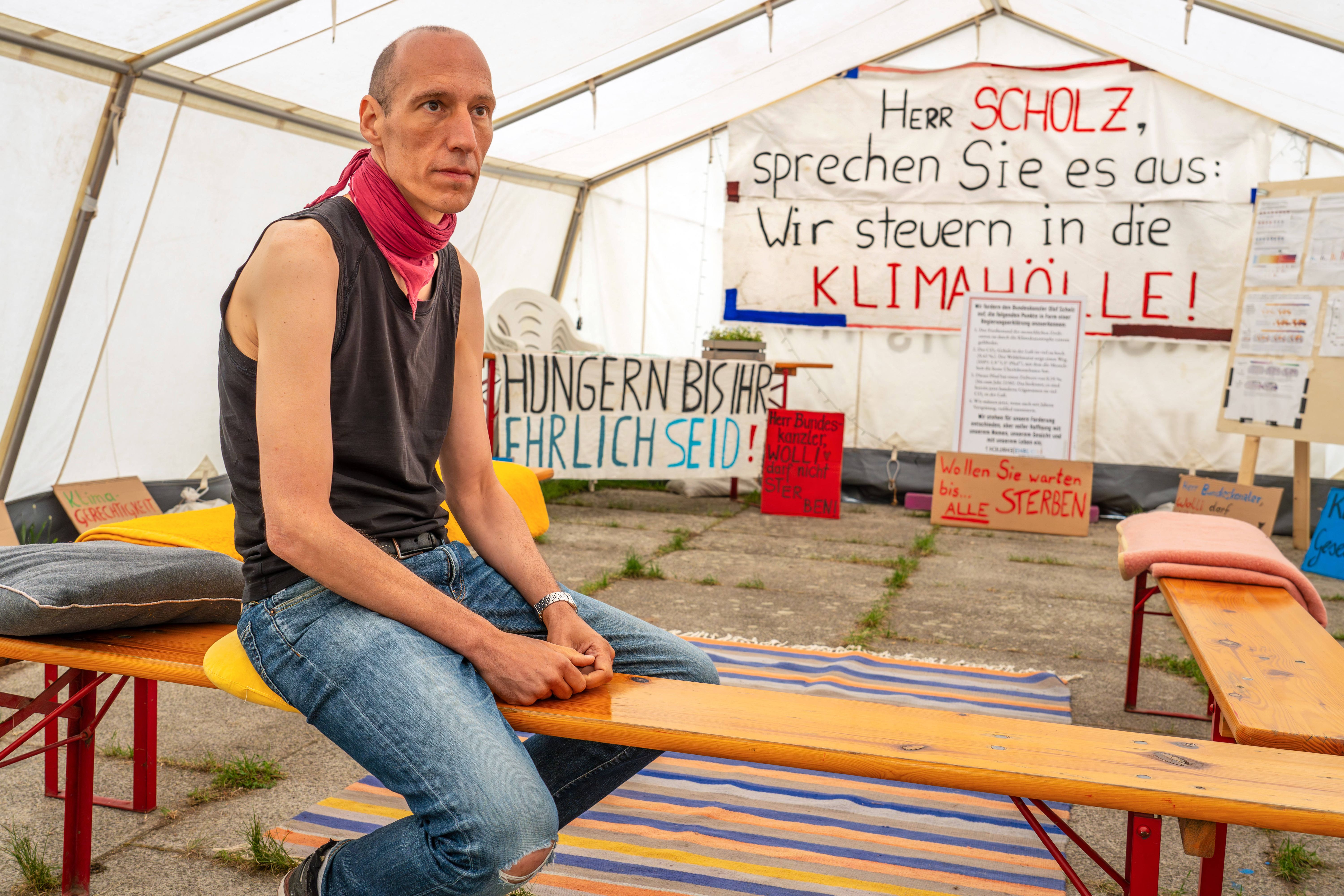 Hungerstreik in Berlin: Klima-Aktivisten wollen auch das Trinken einstellen