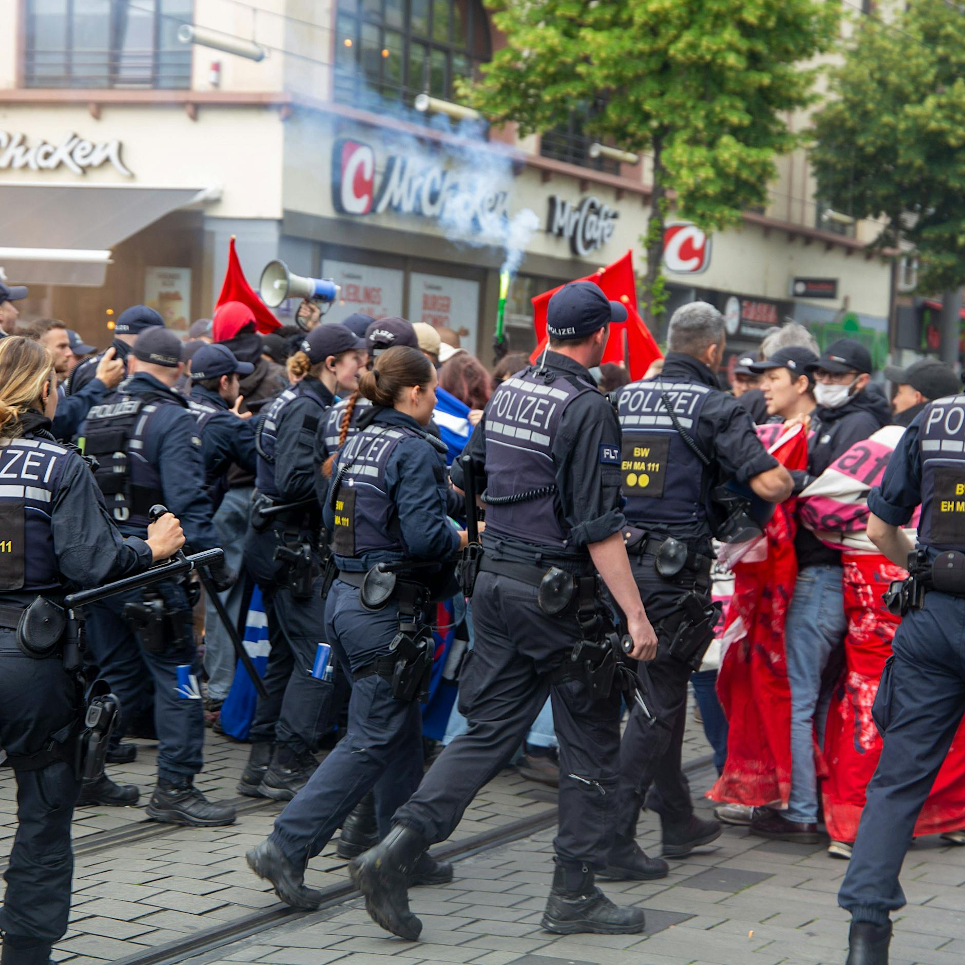 Nach Tod von Polizisten bei Angriff in Mannheim: Das Messer als Waffe im Wahlkampf