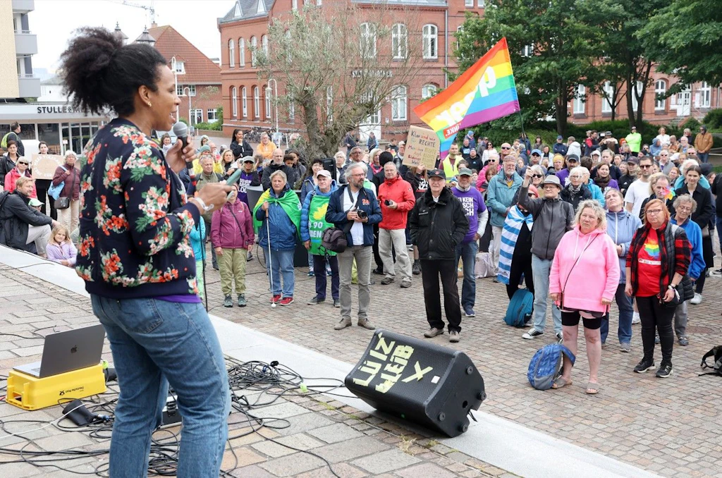 Sylt gegen rechts: Hunderte protestieren gegen Skandal-Video und Rassismus