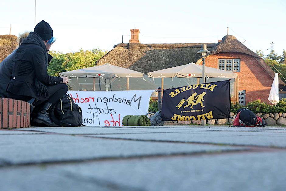 Die für ihre Protestcamps bekannte Initiative „Aktion Sylt“ hatte am Wochenende zu Demonstrationen aufgerufen, doch der Zulauf blieb gering.