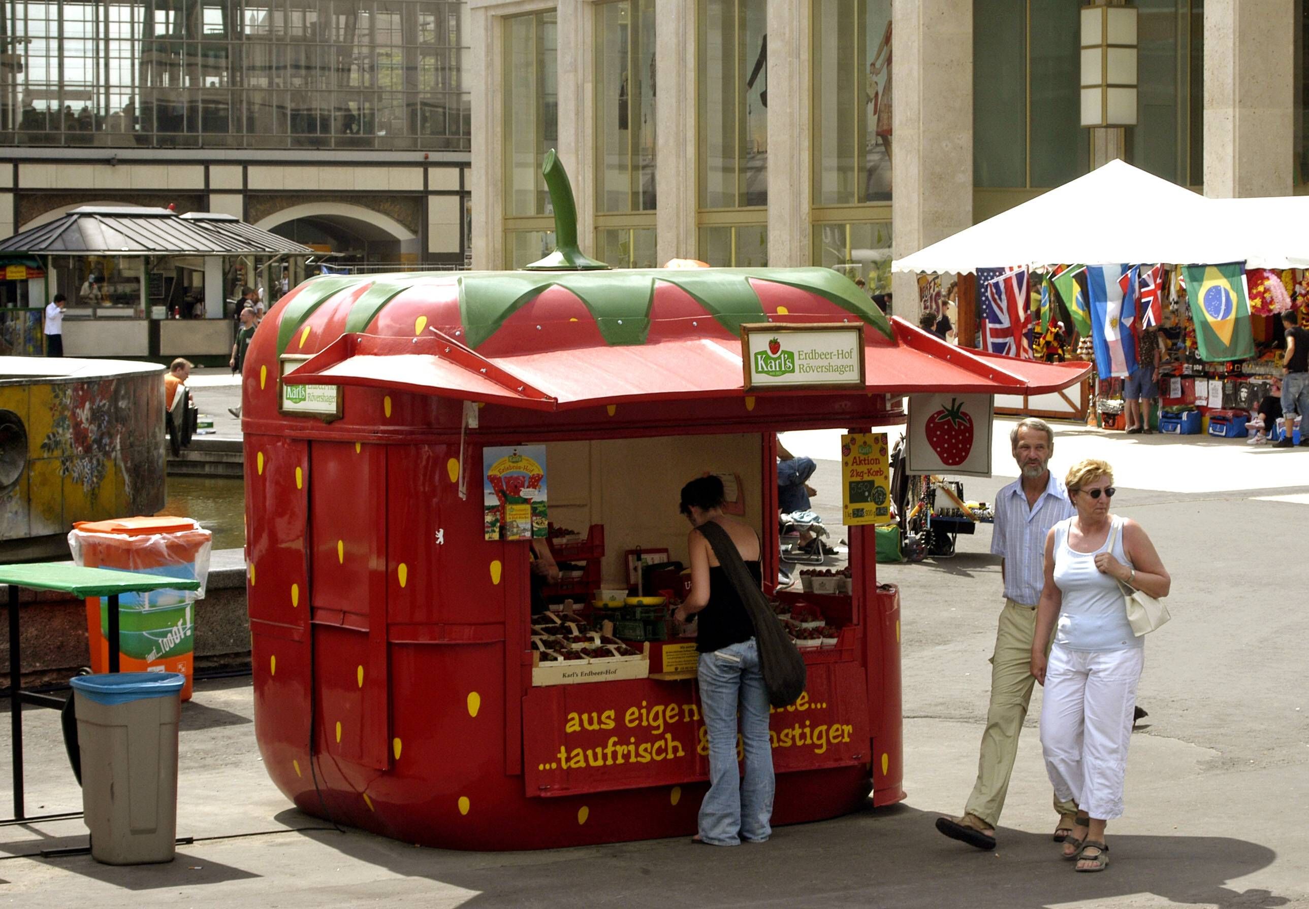 New York Times entdeckt Berlin und Ostdeutschland – und amüsiert sich über Karls Erdbeerhof
