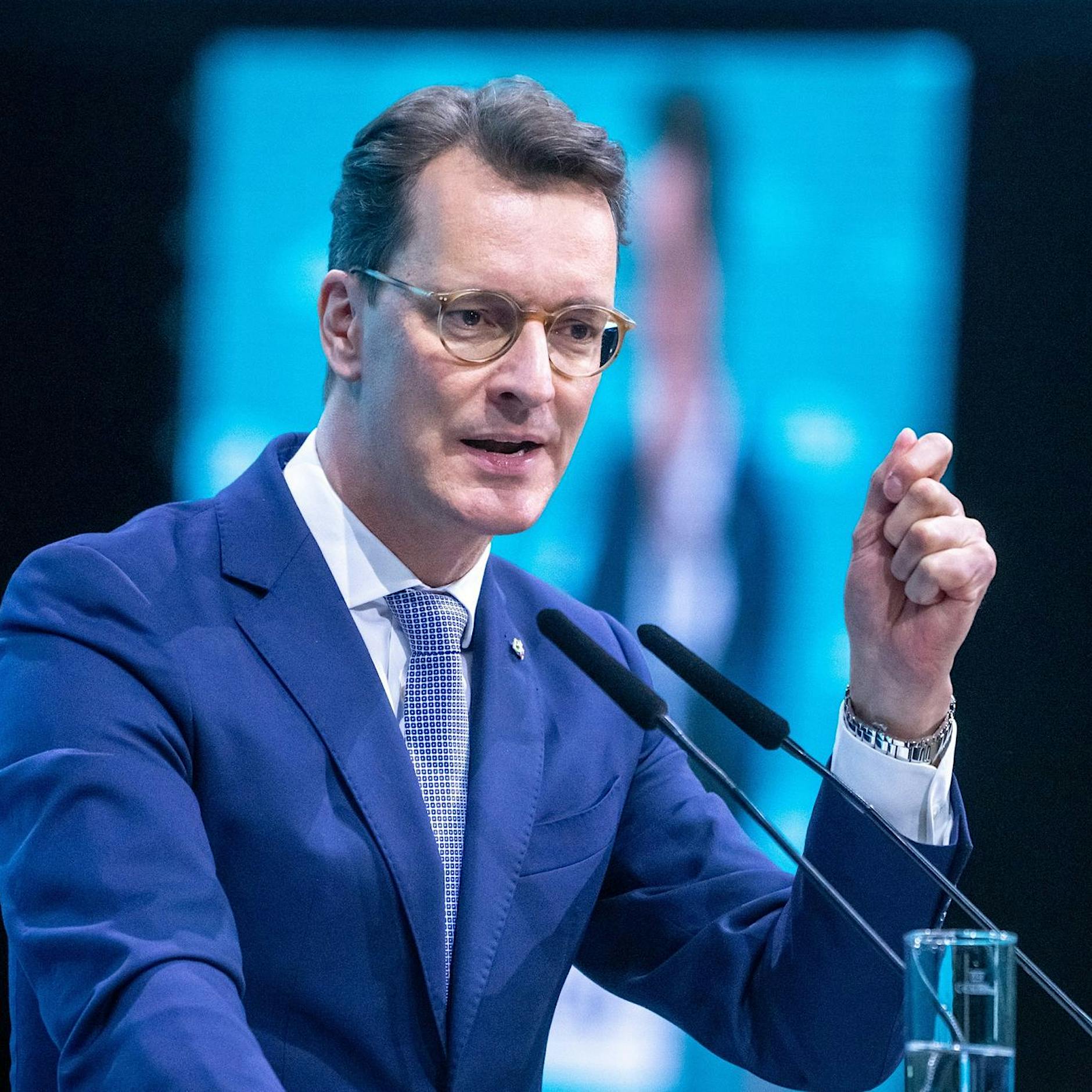 Bürgergeld soll sich laut Hendrik Wüst nicht mehr lohnen