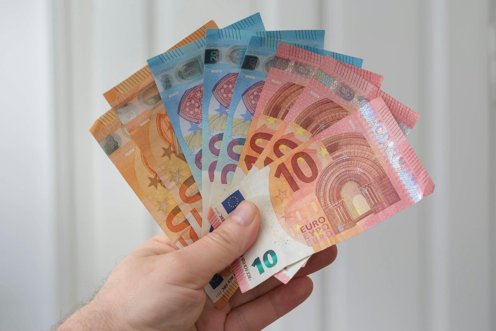 Im Koalitionsvertrag der Ampel ist ein Klimageld für Bürgerinnen und Bürger in Deutschland vorgesehen.