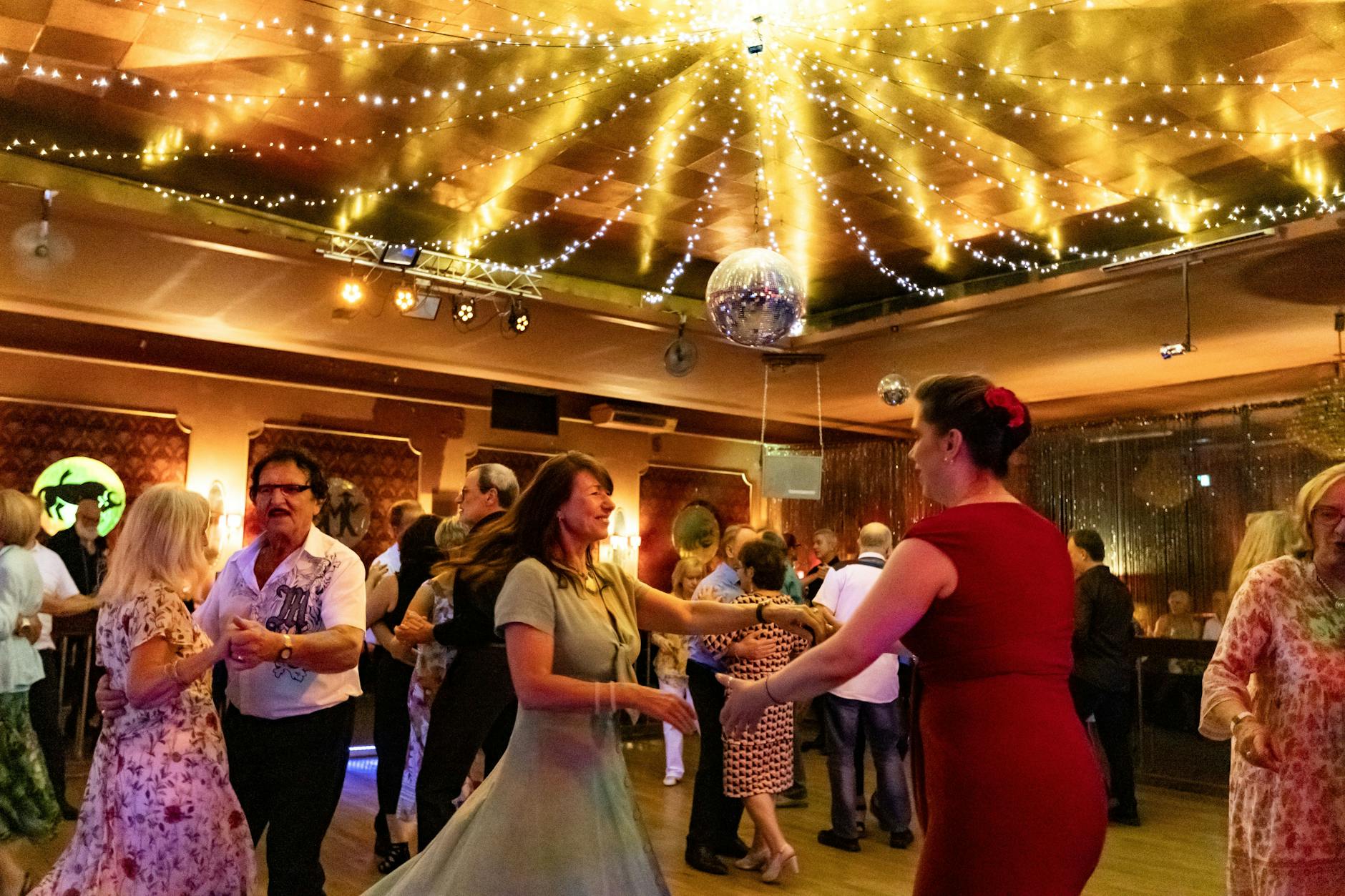 Heute ist noch immer Lametta: das Café Keese in Berlin-Charlottenburg ist das letzte Tanzlokal seiner Art.