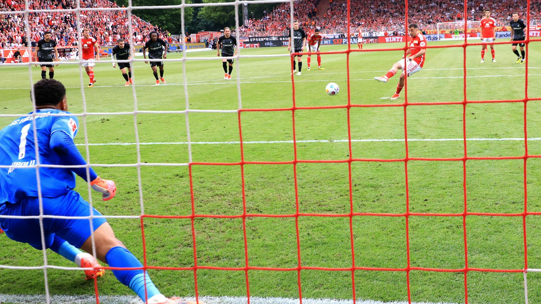 Josip Juranovic verschießt am letzten Spieltag der vergangenen Saison im Spiel des 1. FC Union gegen Freiburg einen Elfmeter.