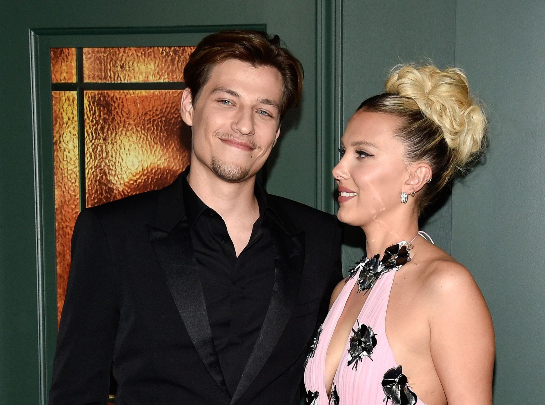 ARCHIV - Jon Bon Jovi hat es bestätigt: Sein Sohn Jake und Millie Bobby Brown haben Ja gesagt.  