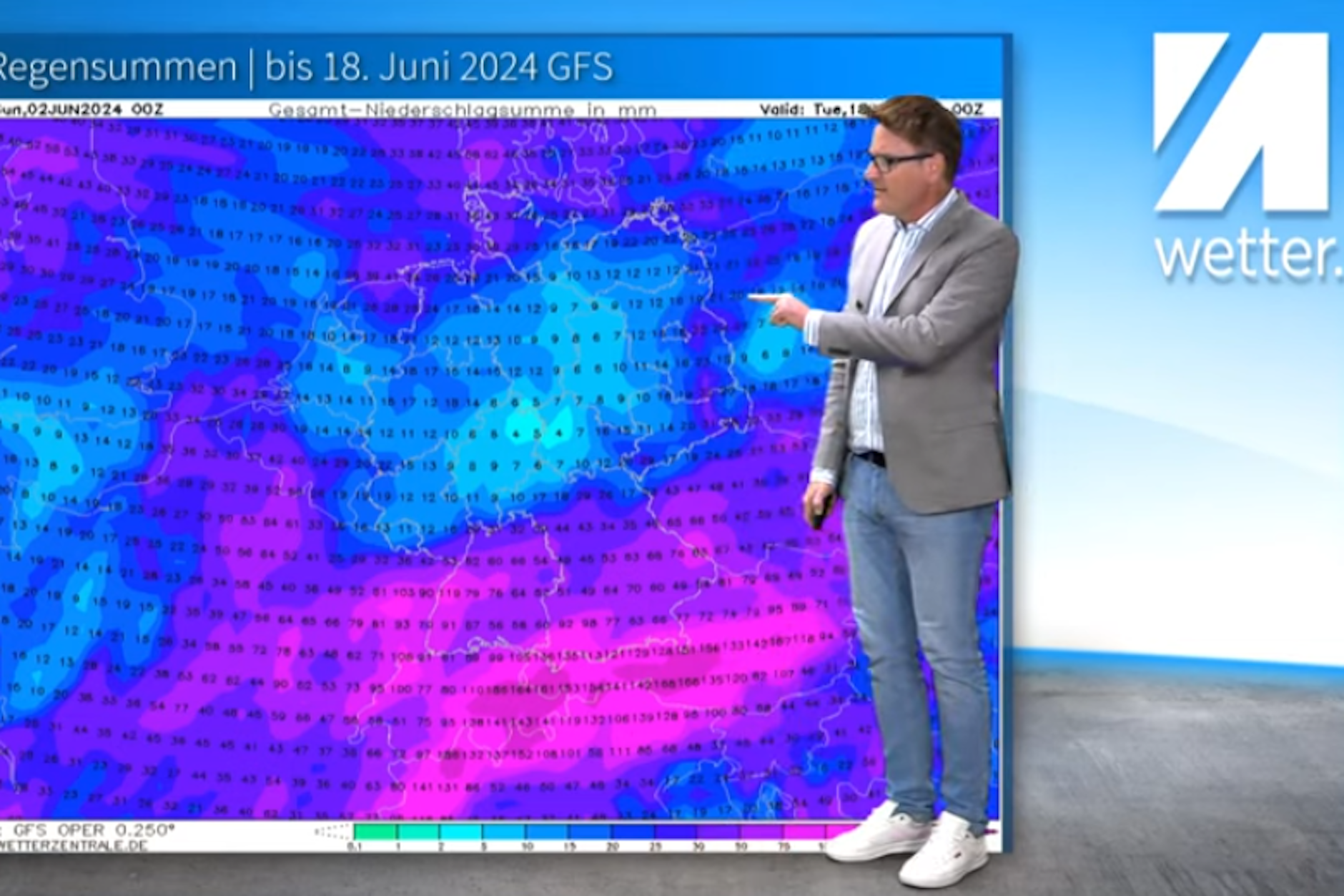 Das schlimme Hochwasser kostete Menschenleben – und ist noch nicht überstanden, weiß Wetter-Experte Dominik Jung.