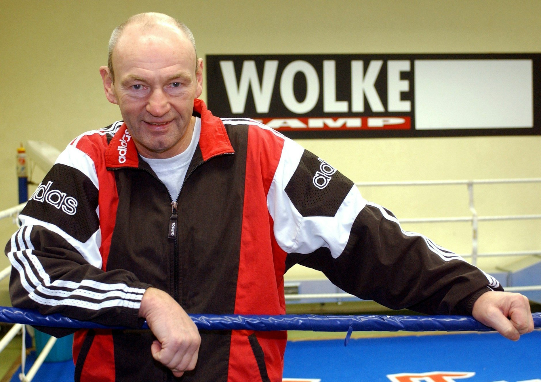 2003: Manfred Wolke im Boxring des Wolke-Camps in Frankfurt (Oder).