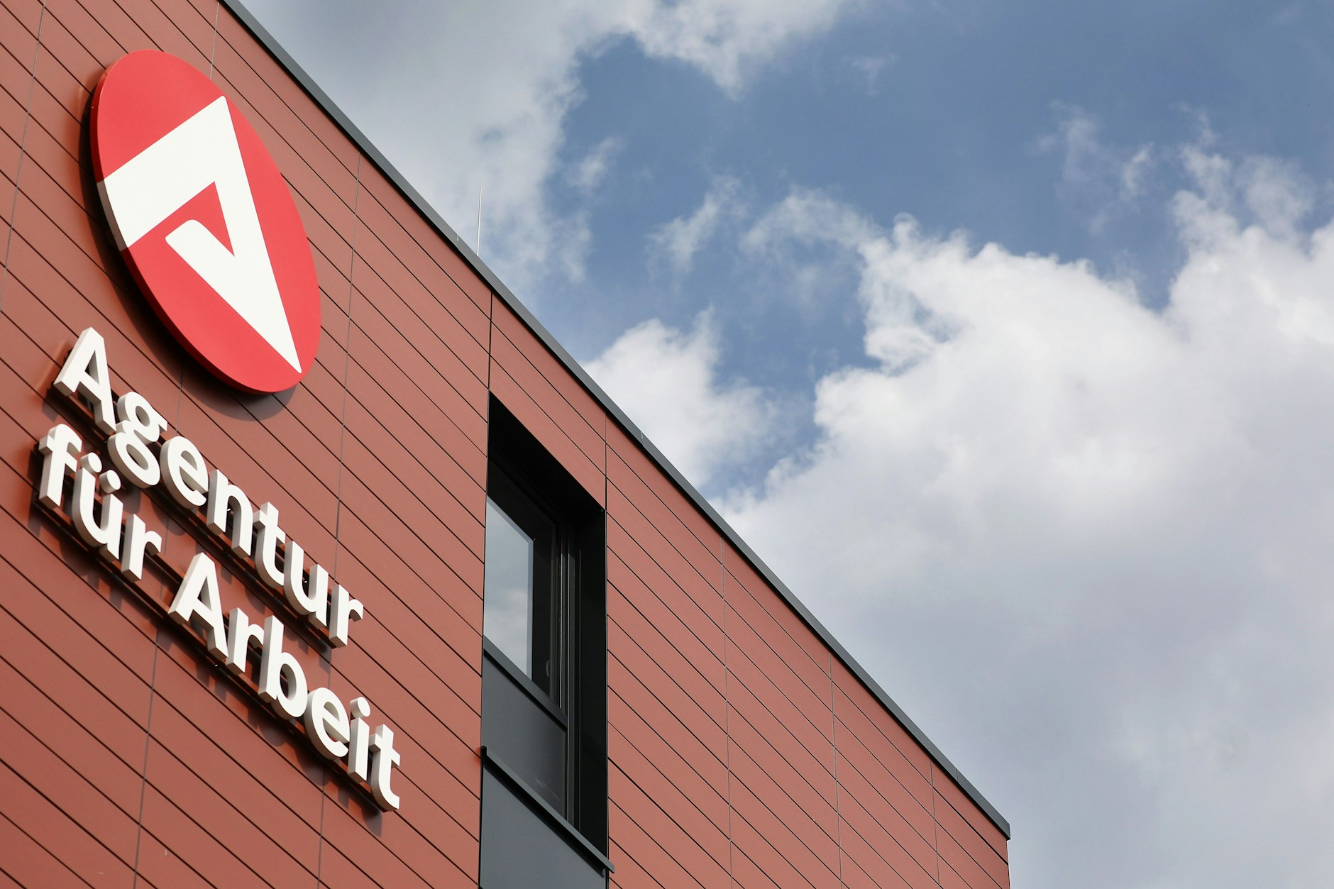 Am Anfang jedes Monats berichtet die Agentur für Arbeit über die Arbeitslosenquoten des Vormonats.