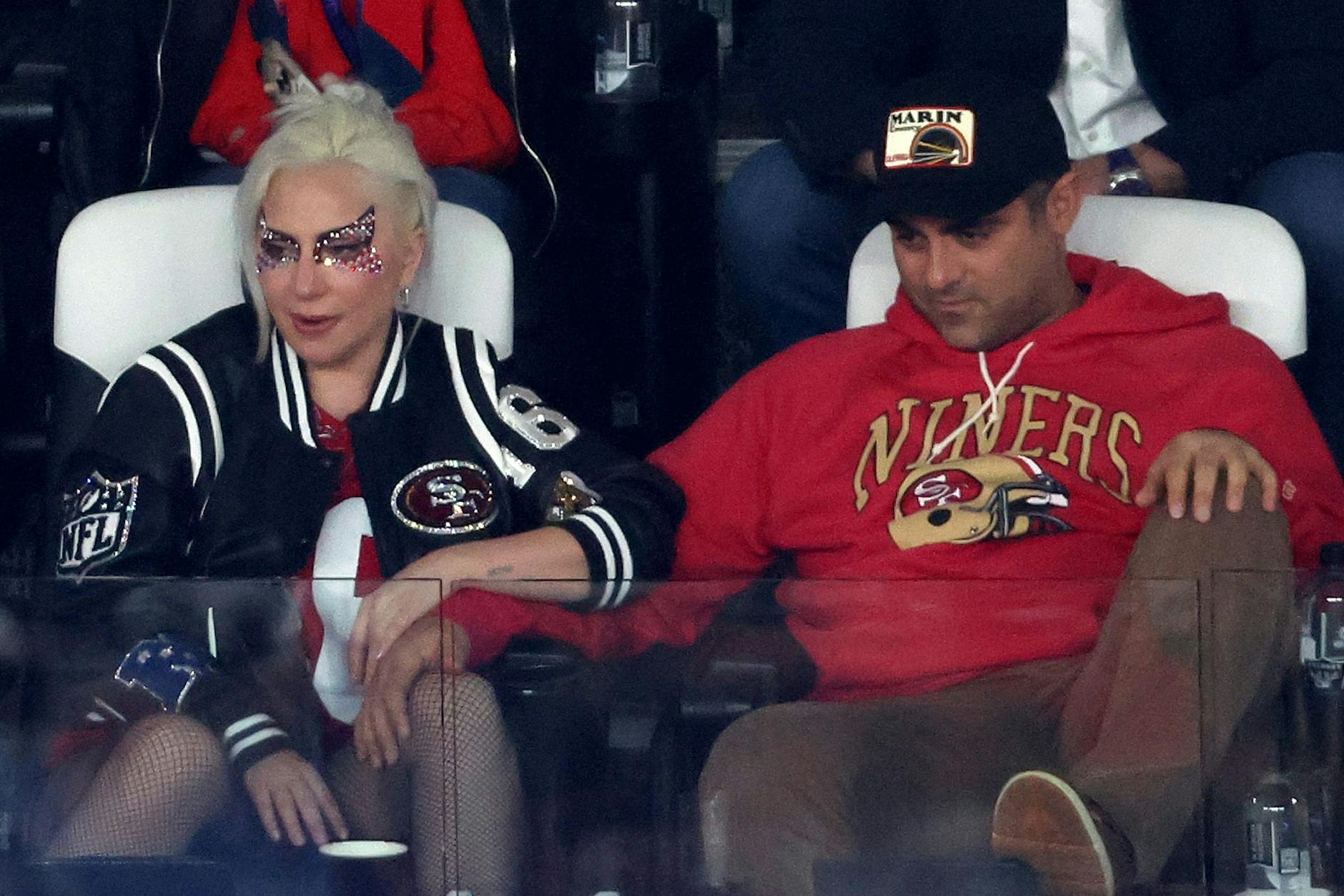 Lady Gaga ist mit Ihrem Lebensgefährten Michael Polansky offenbar sehr glücklich.