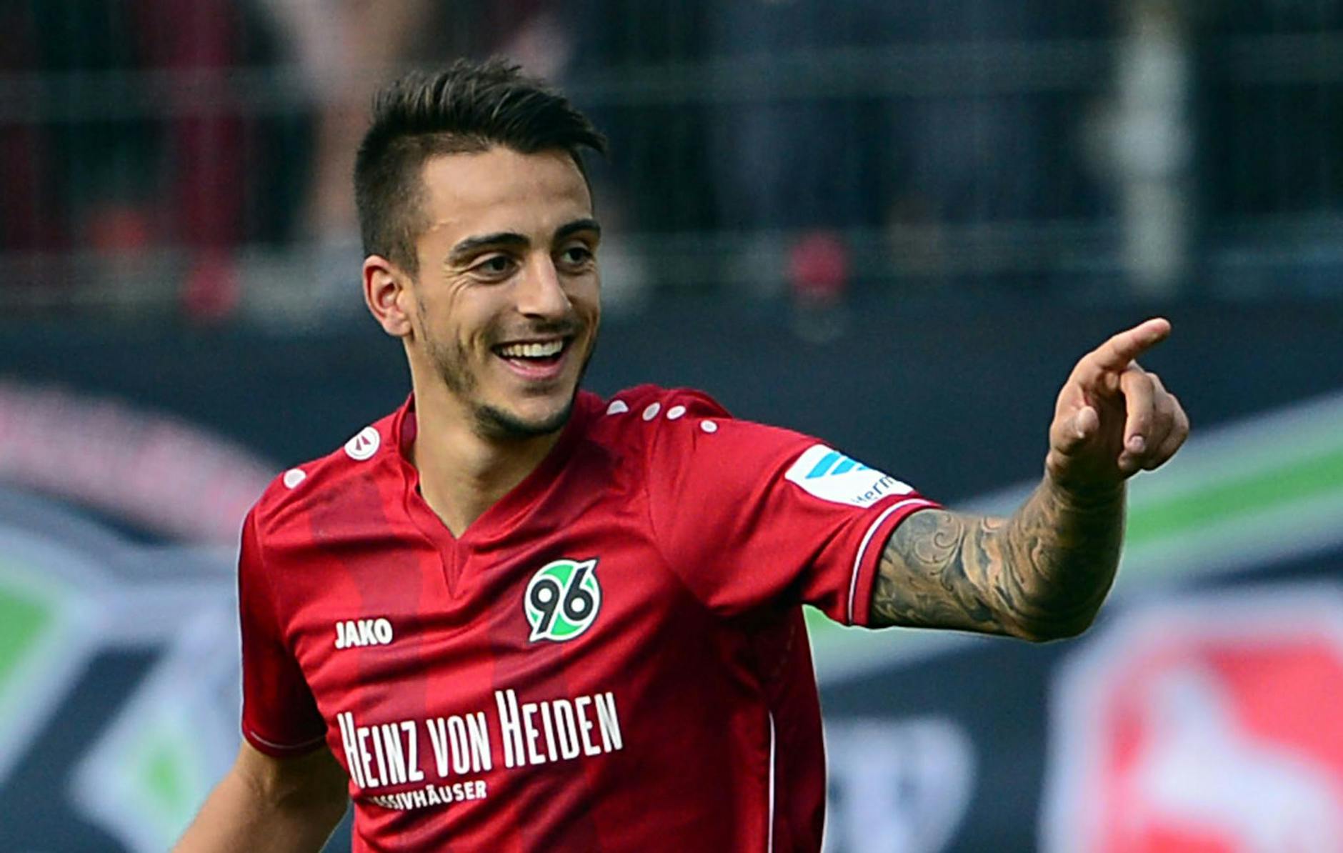 ARCHIV - Joselu im Trikot von Hannover 96.