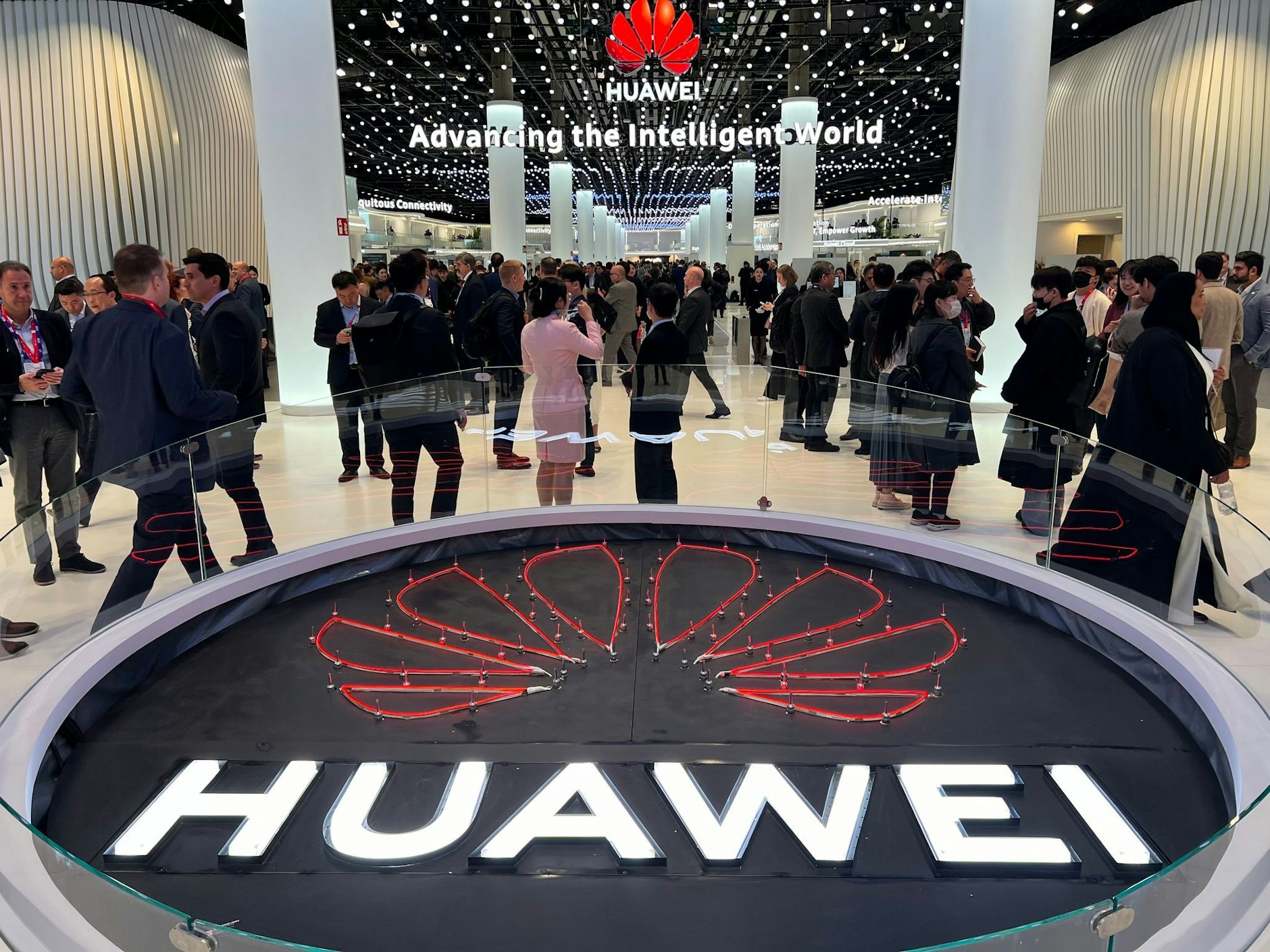 ARCHIV - Der Einsatz chinesischer Komponenten, wie von Huawei, in künftigen deutschen Handynetzen wurde geprüft.  