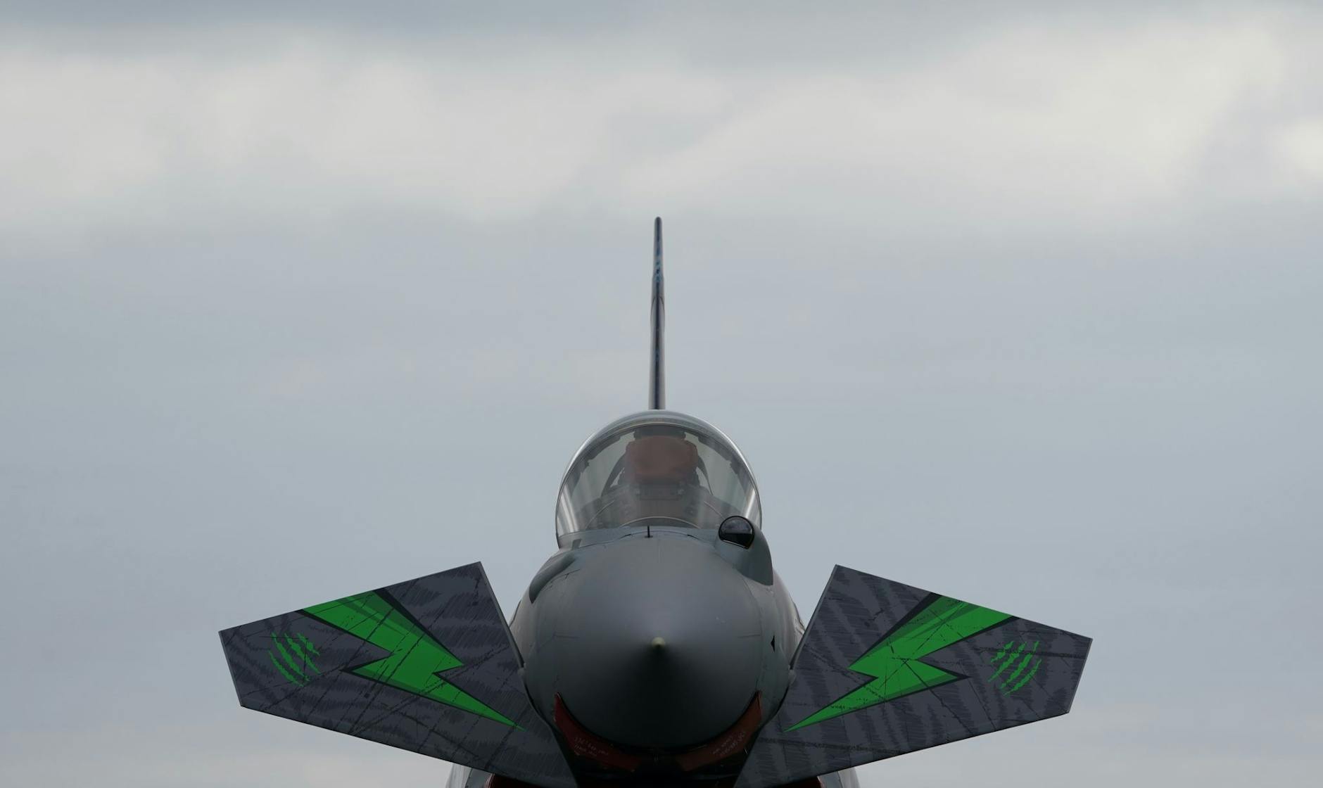 Ein Kampfjet während des Nato-Luftwaffen-Manöver «Tiger Meet» auf dem Flugfeld des taktischen Luftwaffengeschwader 51 «Immelmann».
