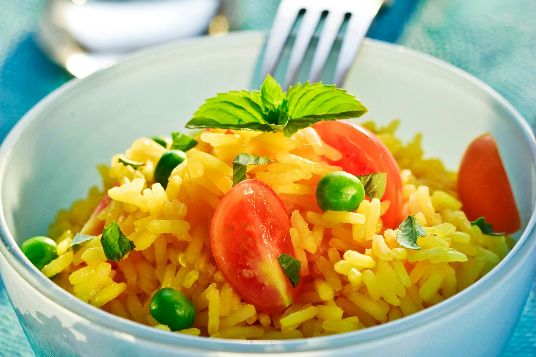Das Rezept für Reissalat ist gesund und lecker. 