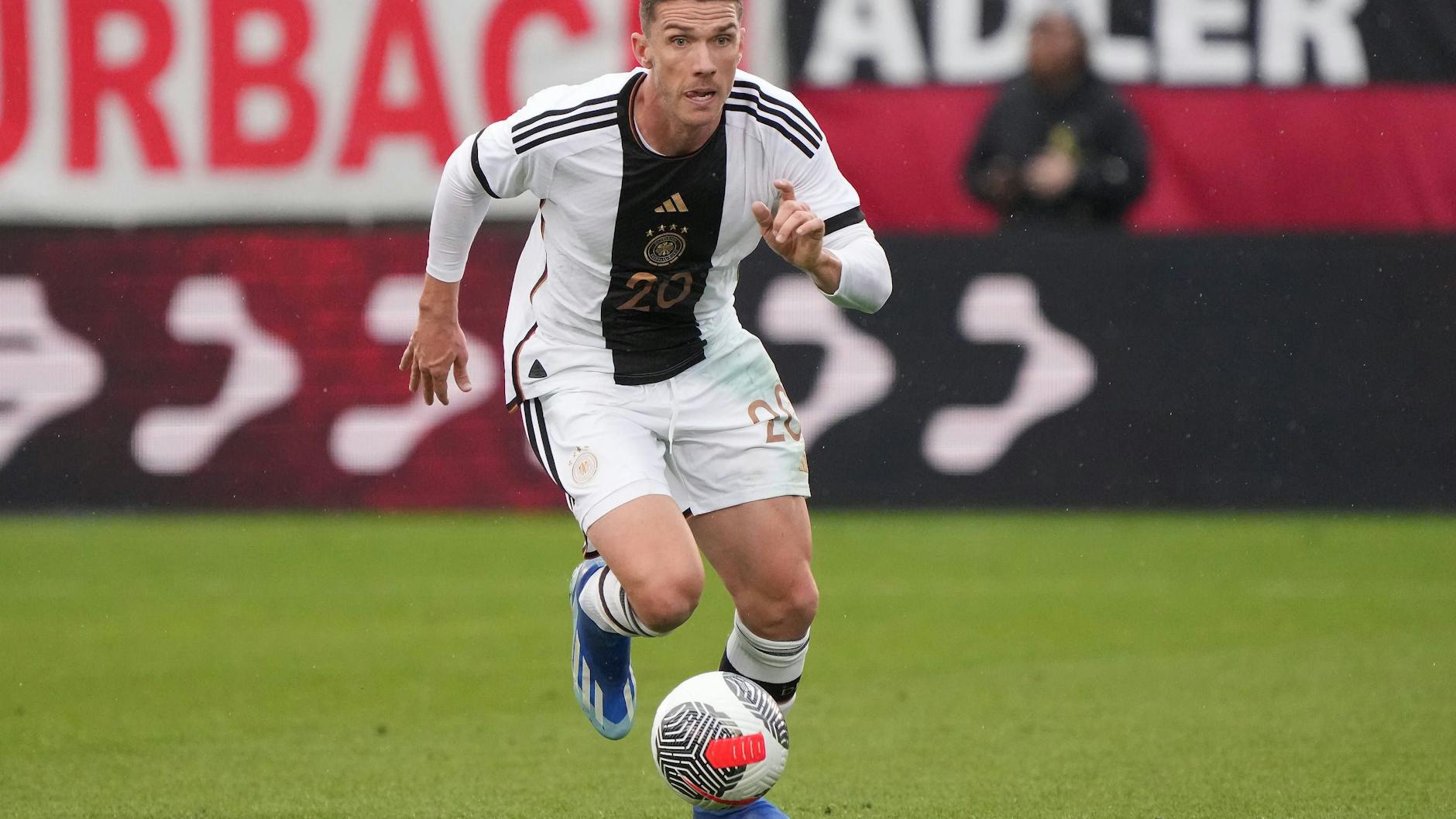 Als Nationalspieler ist er zum 1. FC Union gewechselt, aber bei der EM bleibt im nur die Zuschauerrolle: Robin Gosens