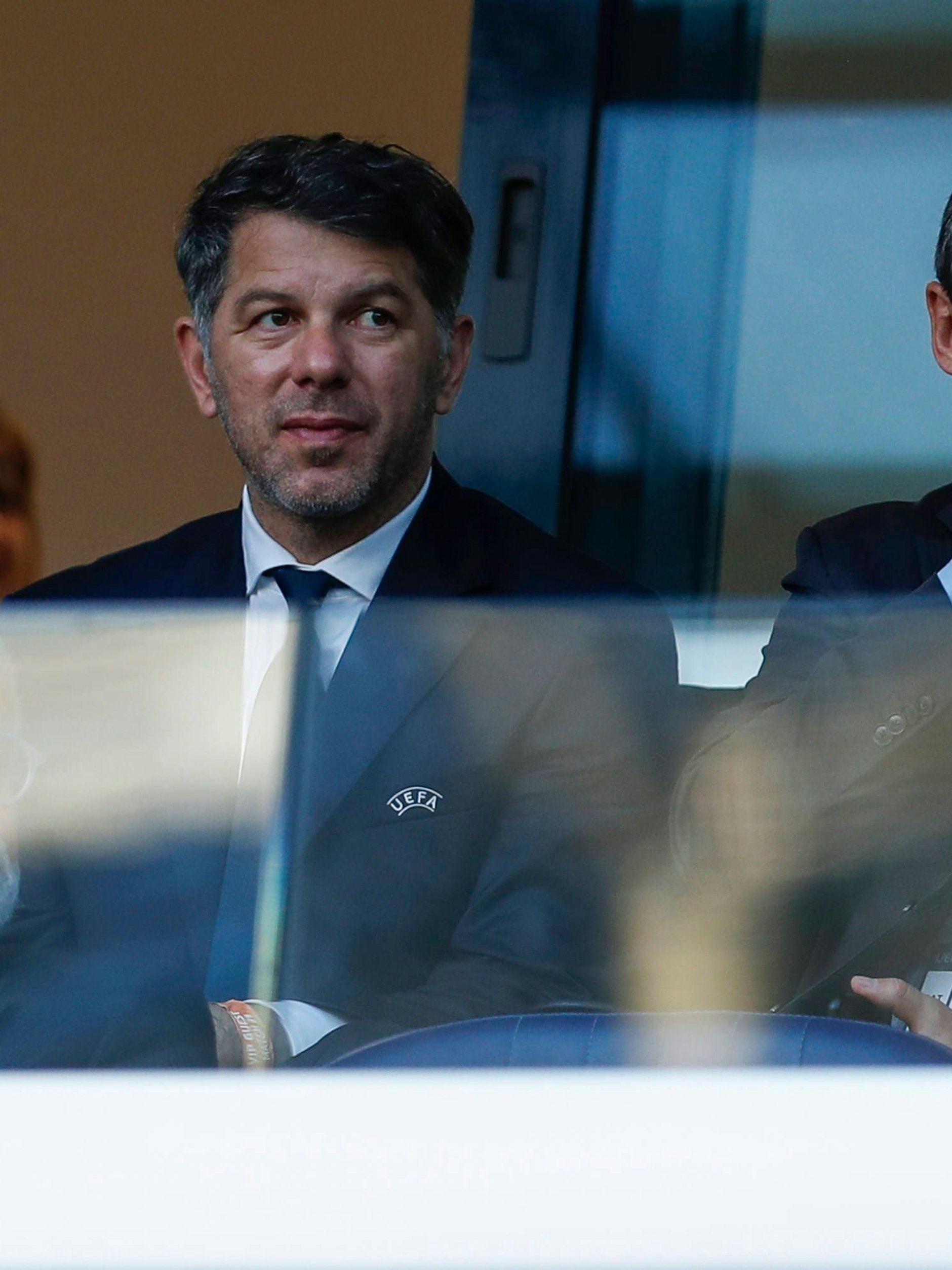 Lewan Kobiaschwili macht auch im Anzug eine gute Figur. Georgiens Fußball-Präsident sitzt bei der U21-EM vor einem Jahr im eigenen Land auf der Tribüne.