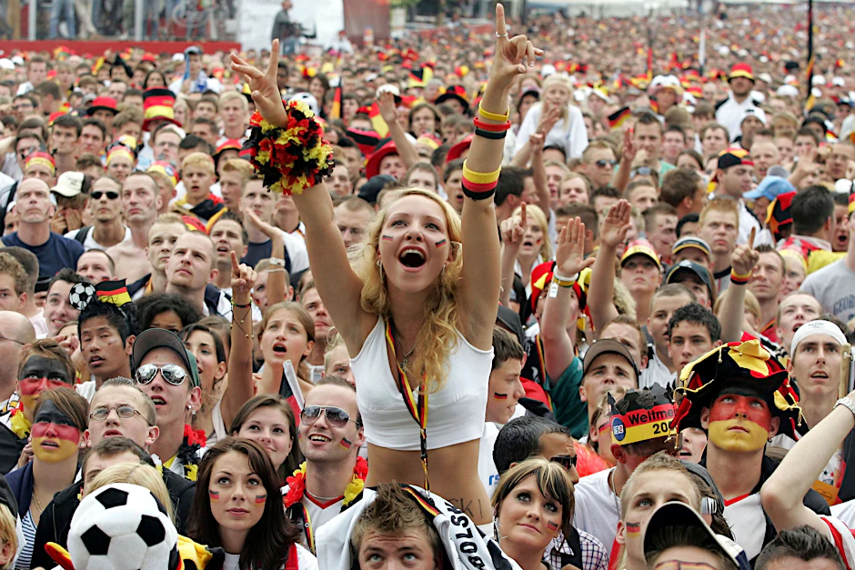 Abseits der großen Fanmeilen gibt es in Berlin zahlreiche weitere Orte, an denen Fans das erste EM-Spiel verfolgen können.&nbsp;