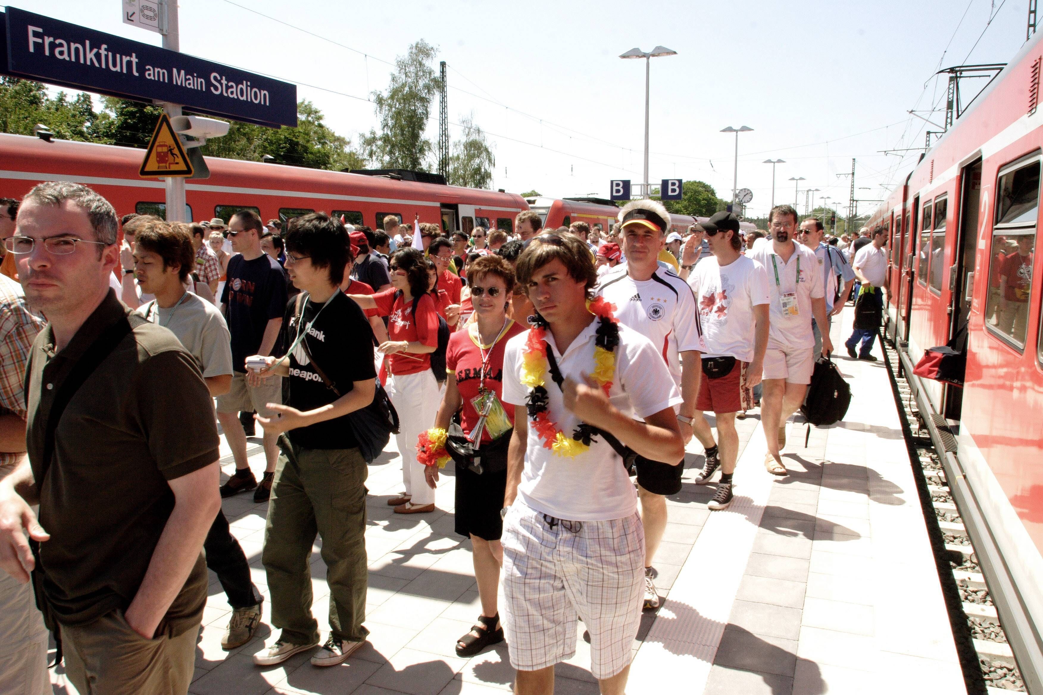 GDL-Chef Weselsky warnt: EM-Fans sollten Zug früher nehmen