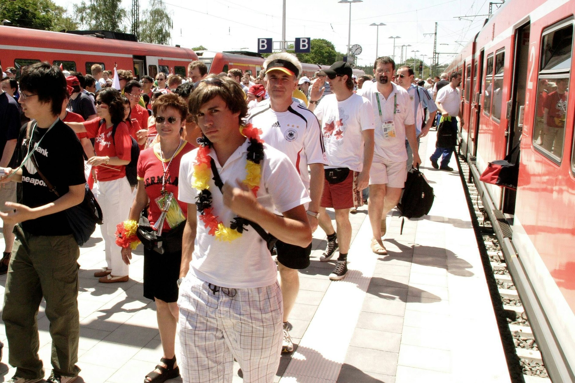 Chef der GDL warnt: EM-Fans sollten Zug früher nehmen.