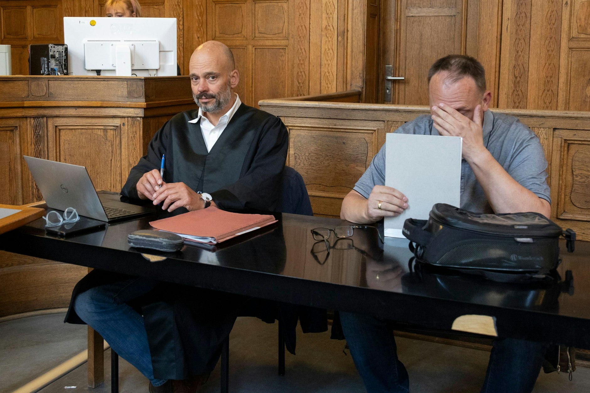 Der Angeklagte Sebastian S. (r.) mit seinem Verteidiger in Berlin vor Gericht