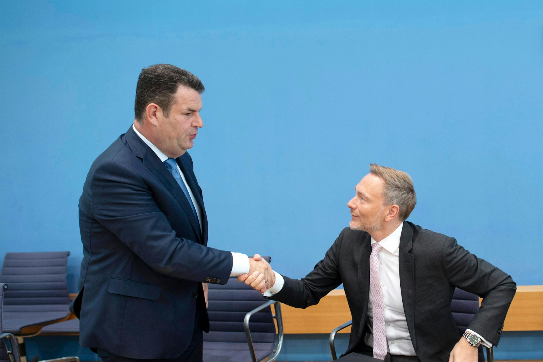 In Sachen Sanktionen für Bürgergeldempfänger einig: Huberts Heil und Christian Lindner.