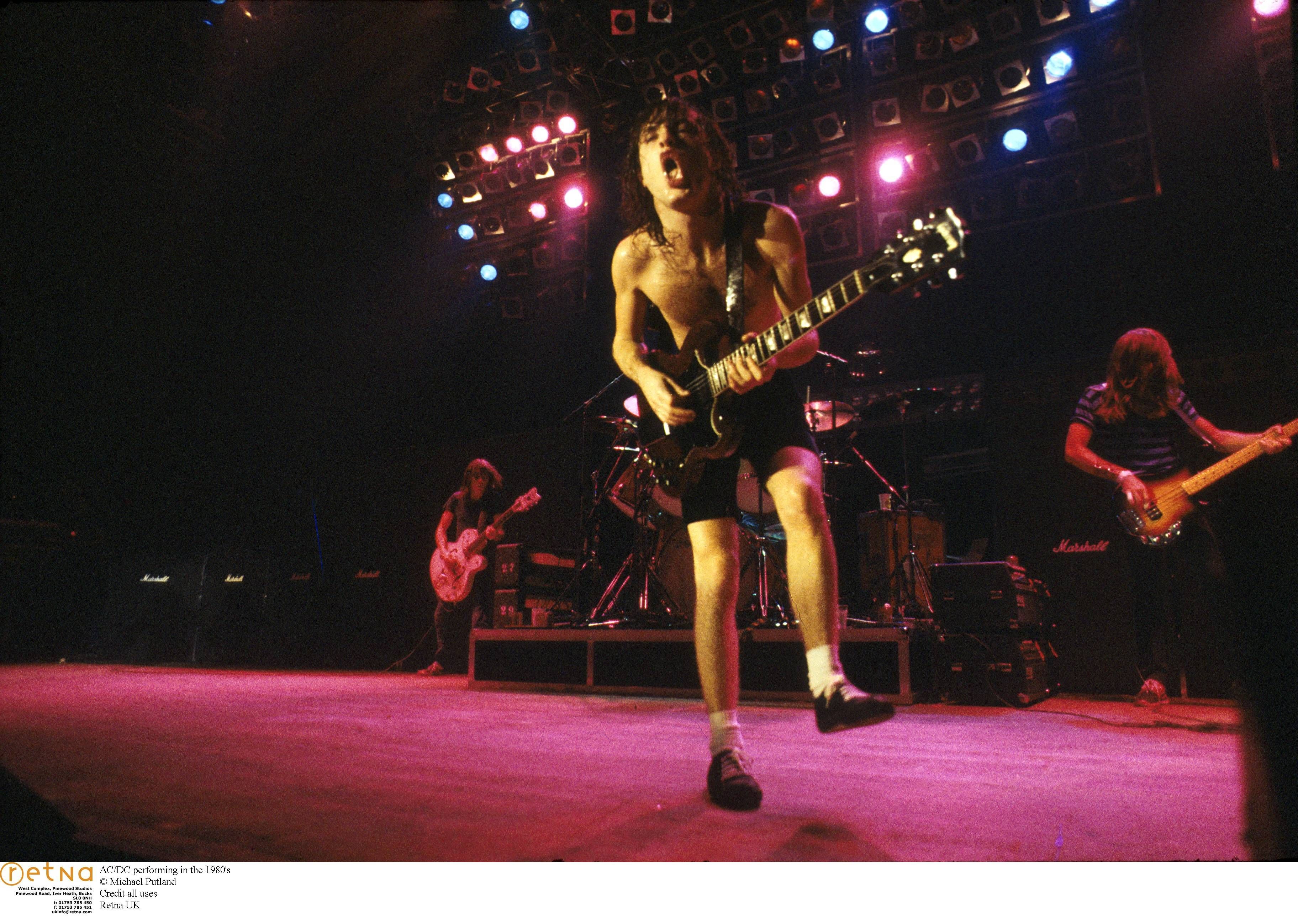 Berliner Standesamt in Neukölln empfiehlt AC/DCs „Highway To Hell“ als Hochzeitslied