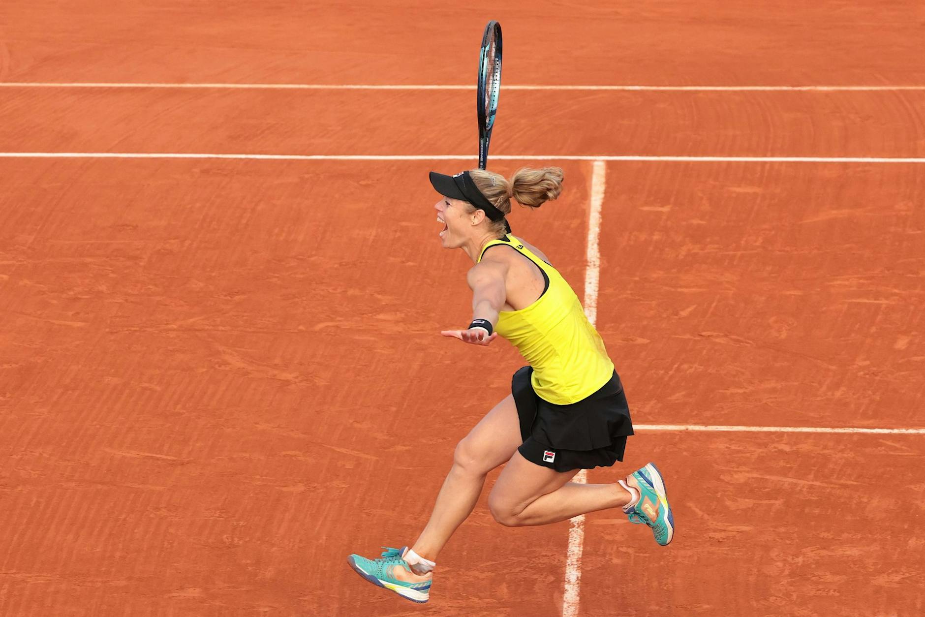 Laura Siegemund darf bei ihrem dritten Start bei den diesjährigen French Open weiter vom Titel träumen. Viereinhalb Stunden nach ihrem Sieg im Viertelfinale gewann die Metzingerin im Mixed-Doppel an der Seite des Franzosen Edouard Roger-Vasselin auch das Halbfinale.