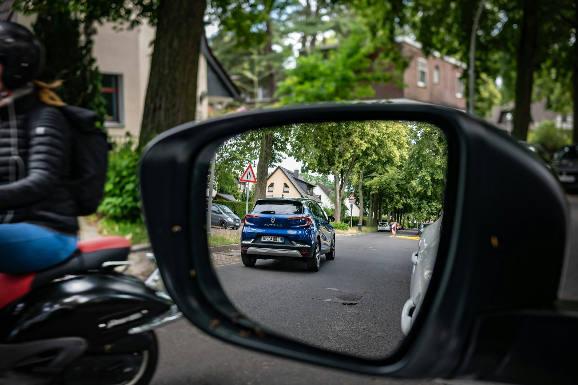 Die Schildower Straße am Waldseeviertel verbindet Berlin mit Glienicke/Nordbahn in Brandenburg. Die Straße wird als Schleichweg benutzt. Anwohner protestieren gegen den Durchgangsverkehr.